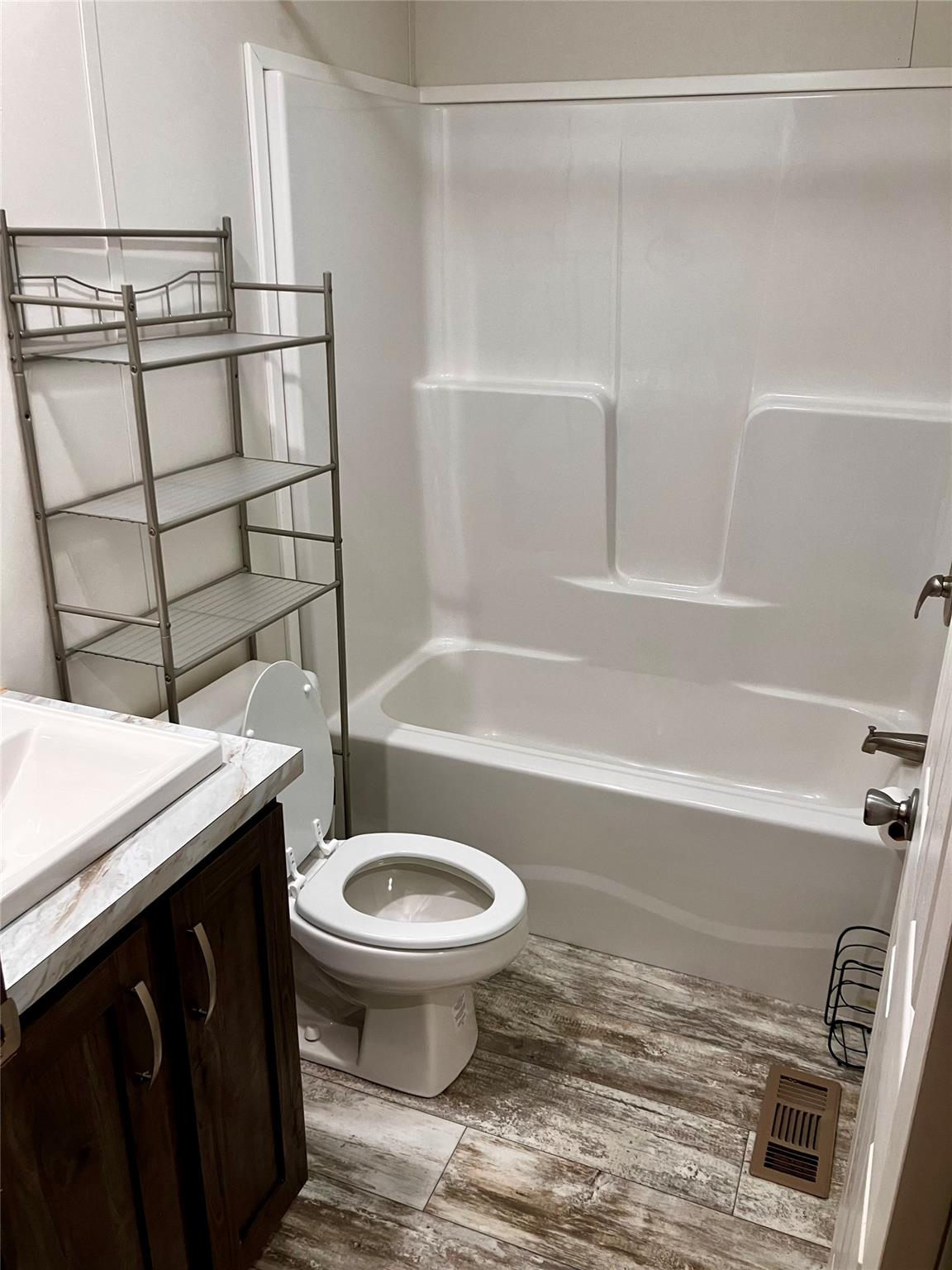 #4 photo, 20 Shore Lane, 뉴욕주 Burlingham , NY 12722