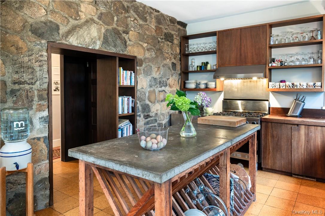 #15 photo, 21 Woods Road, Palisades , NY 10964