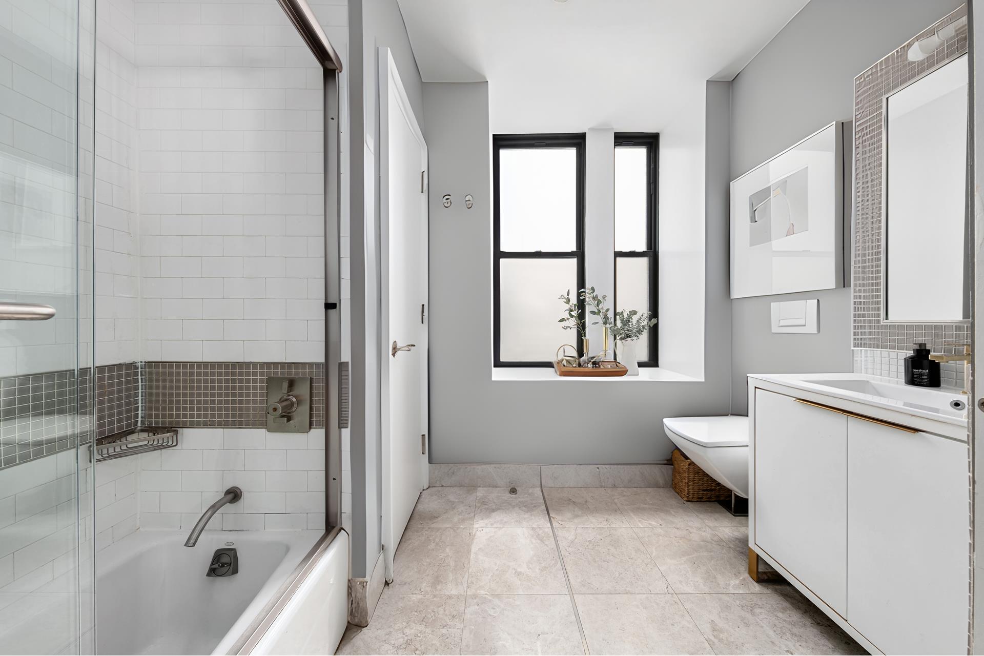 #13 photo, 219 W 81ST Street, マンハッタン Upper West Side , NY 10024