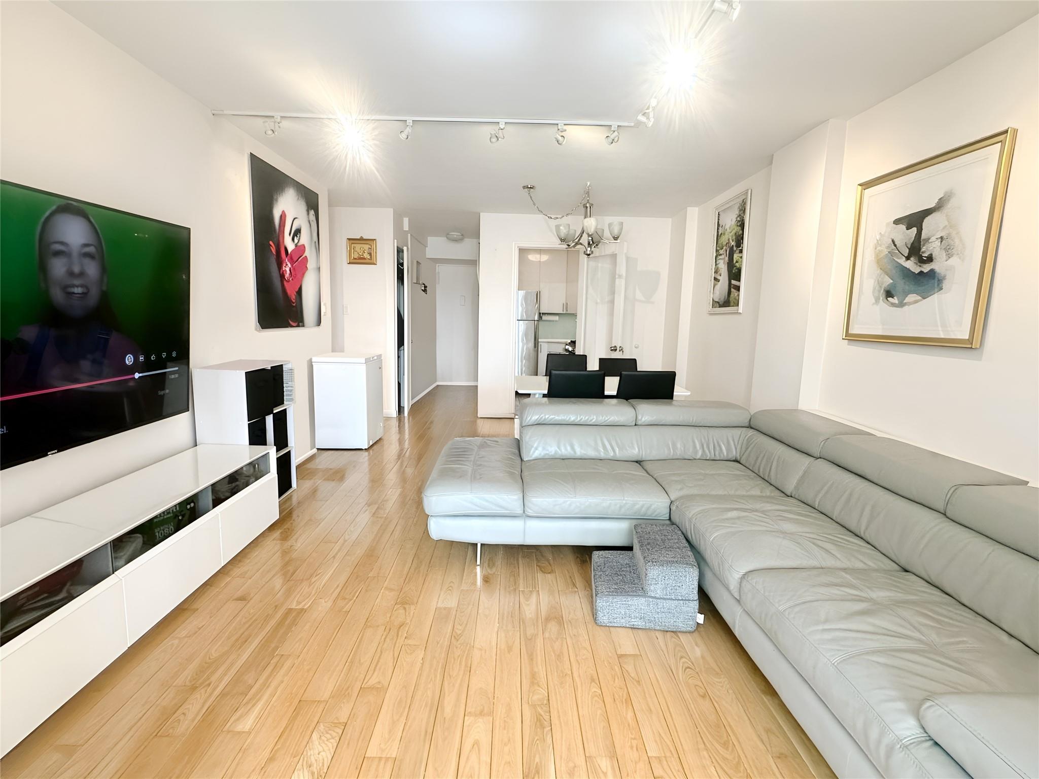 #2 photo, 61-20 Grand Central Parkway, クイーンズ区 Forest Hills , NY 11375