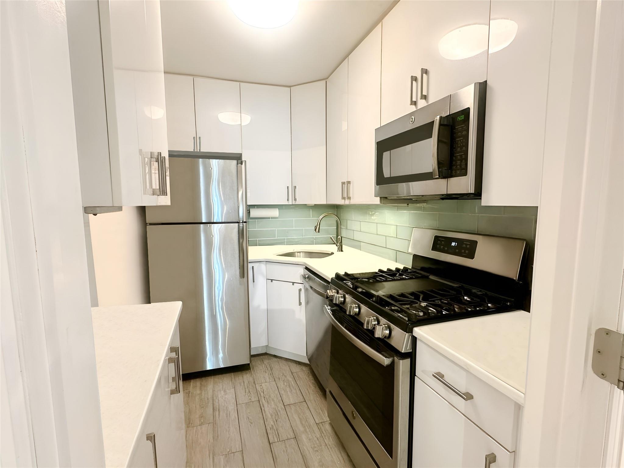 #7 photo, 61-20 Grand Central Parkway, クイーンズ区 Forest Hills , NY 11375