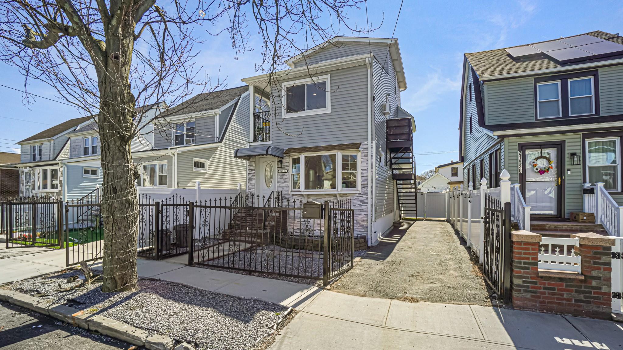 #3 photo, 21924 130th Drive, クイーンズ区 Springfield Gardens , NY 11413