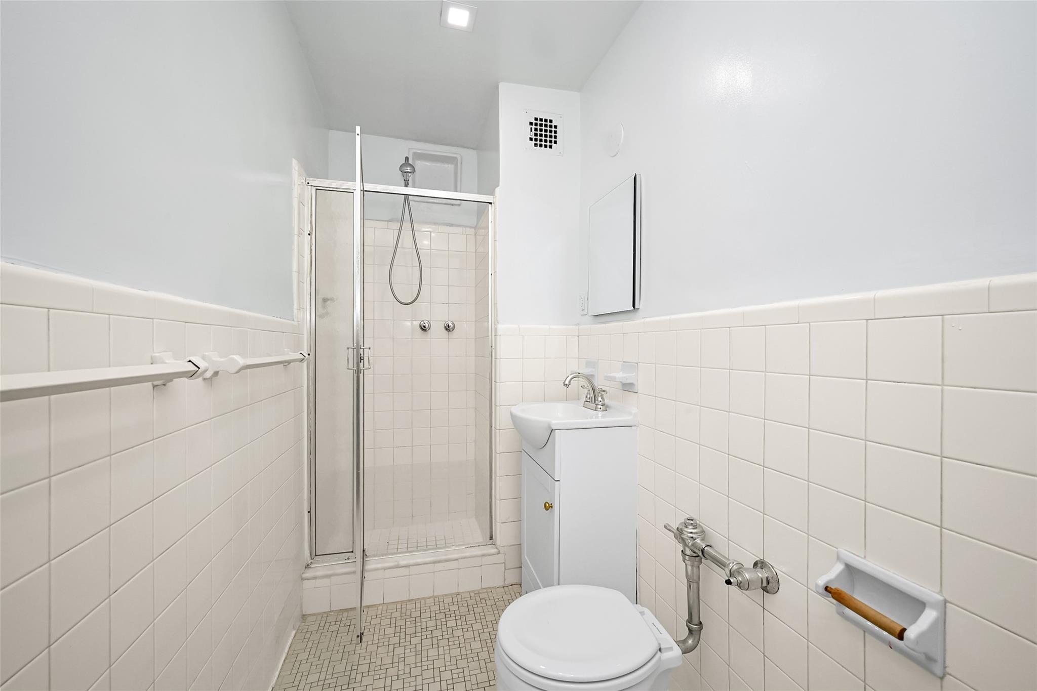 #11 photo, 99-10 60th Avenue, クイーンズ区 Corona , NY 11368