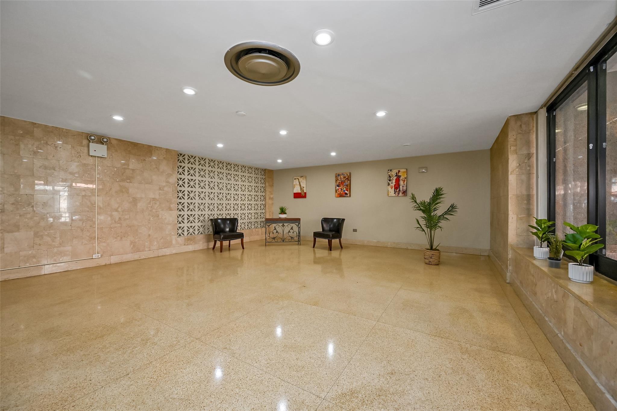 #17 photo, 99-10 60th Avenue, クイーンズ区 Corona , NY 11368