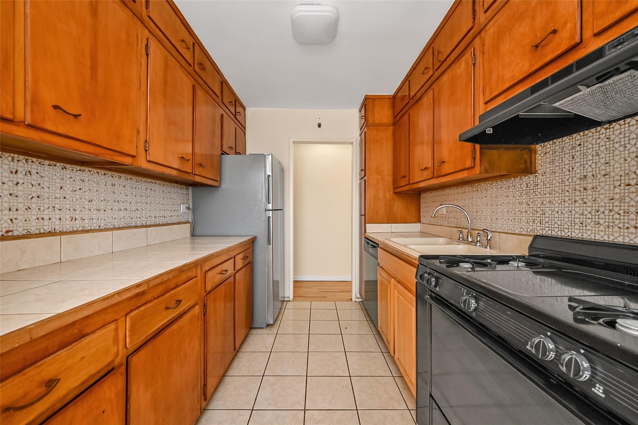 #8 photo, 99-10 60th Avenue, クイーンズ区 Corona , NY 11368