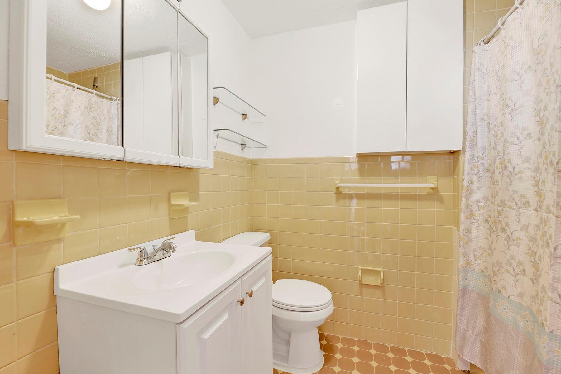 #11 photo, 68-21 75 Street, Куинс ‖ Middle Village , NY 11379