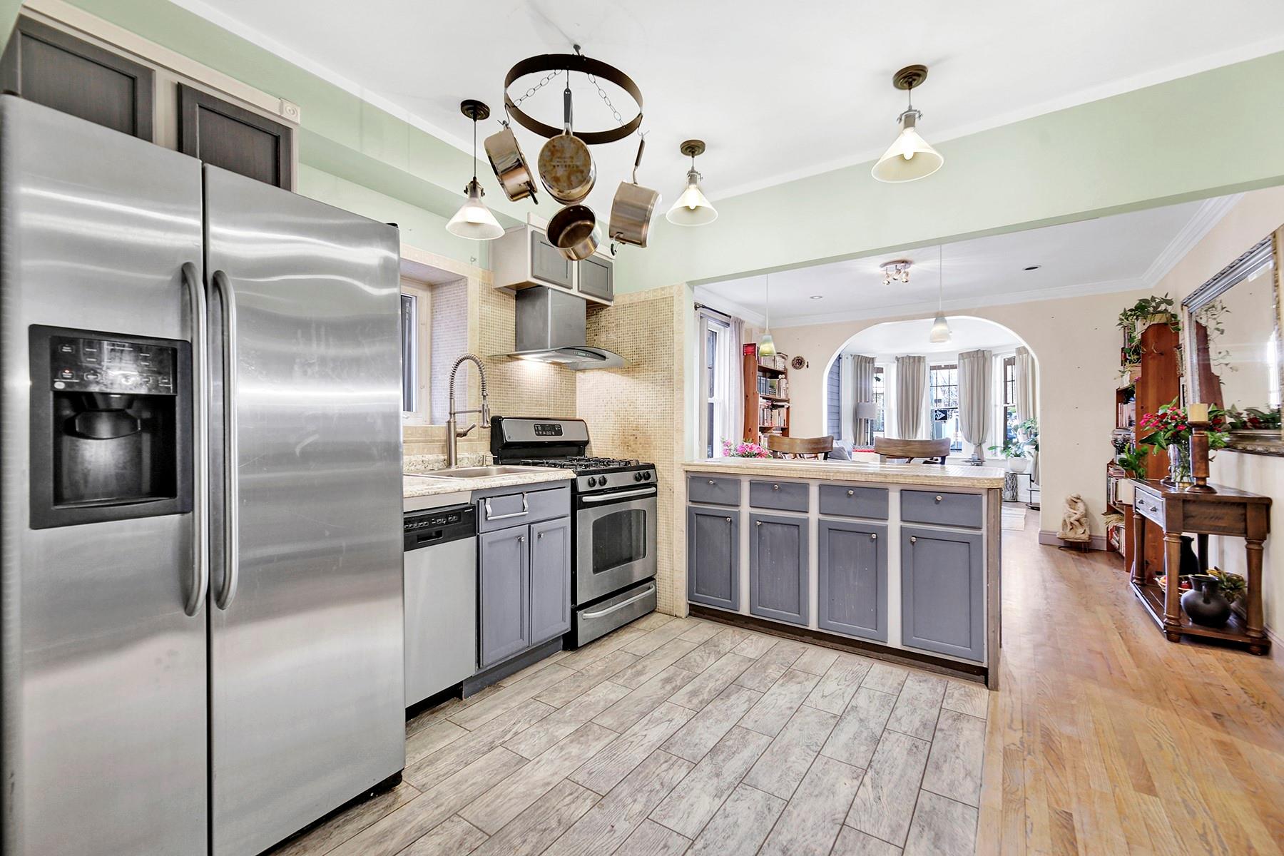 #7 photo, 68-21 75 Street, Куинс ‖ Middle Village , NY 11379