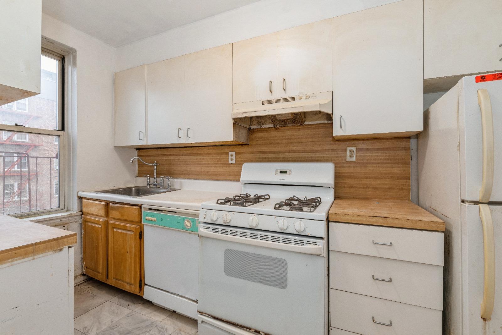 #10 photo, 105-24 67 Avenue, クイーンズ区 Forest Hills , NY 11375