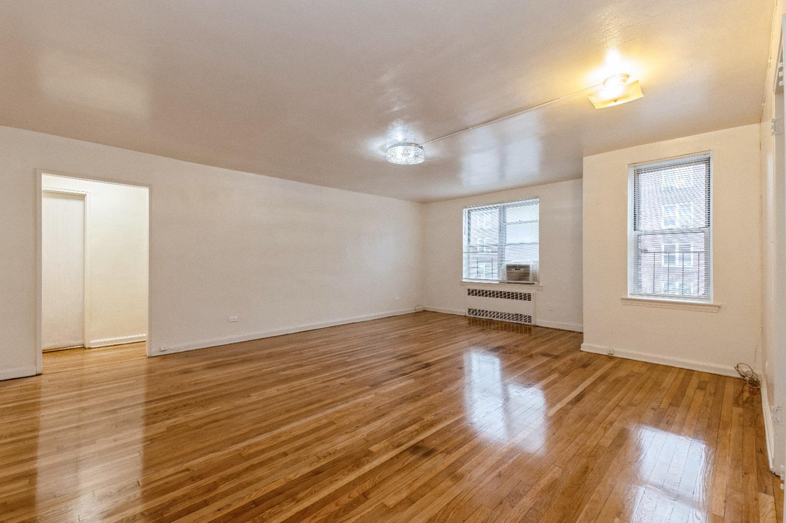 #5 photo, 105-24 67 Avenue, クイーンズ区 Forest Hills , NY 11375