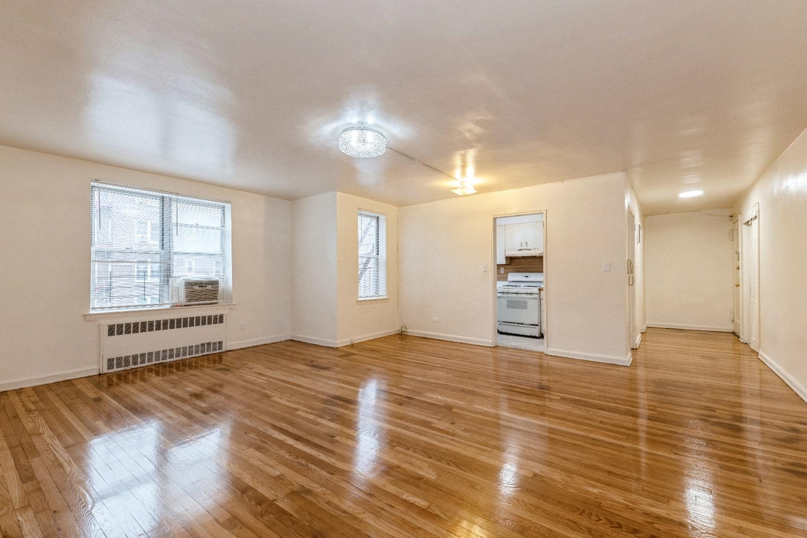 #7 photo, 105-24 67 Avenue, クイーンズ区 Forest Hills , NY 11375