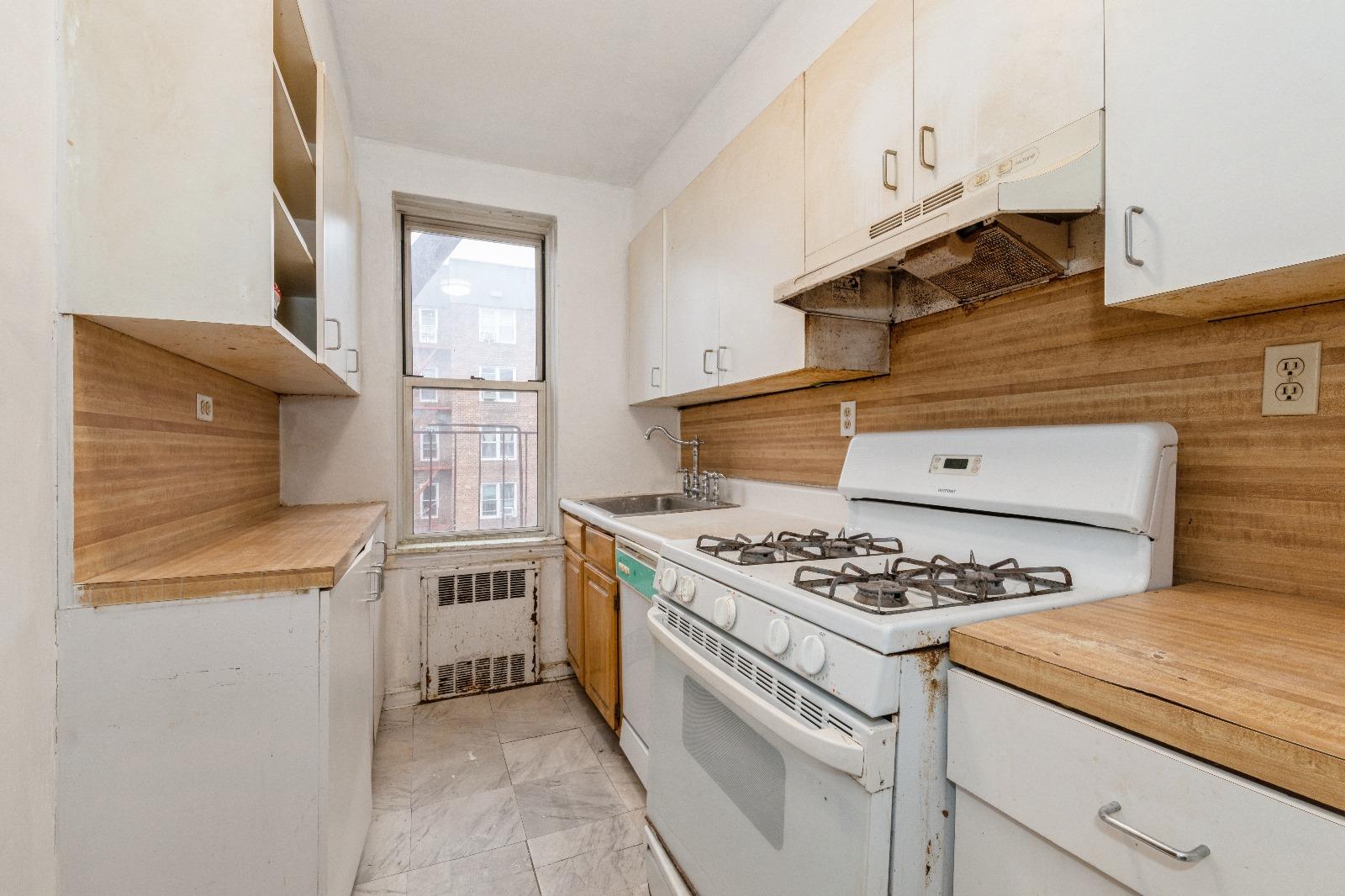 #9 photo, 105-24 67 Avenue, クイーンズ区 Forest Hills , NY 11375