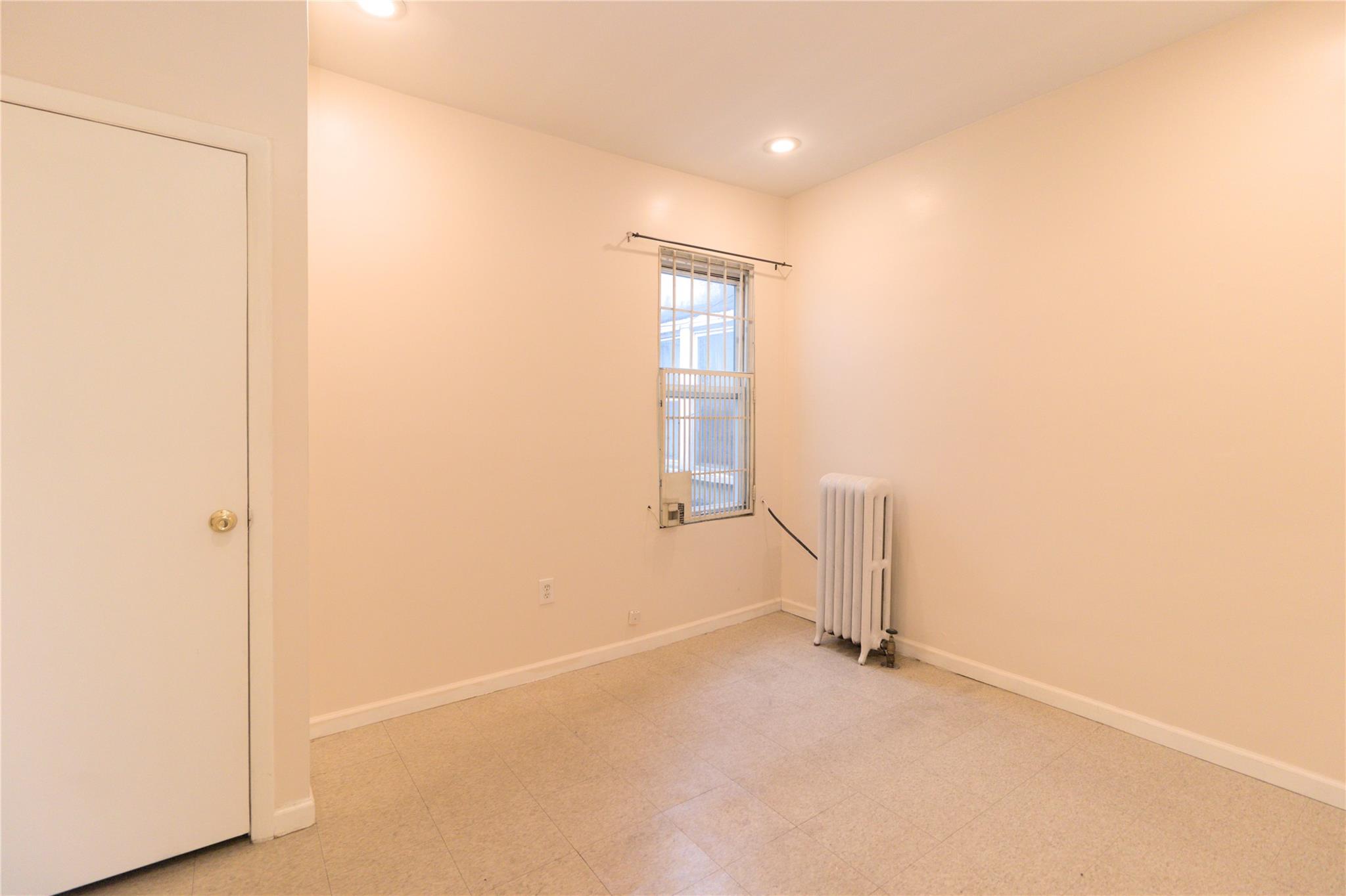 #14 photo, 10634 Sutphin Boulevard, クイーンズ区 Jamaica , NY 11435