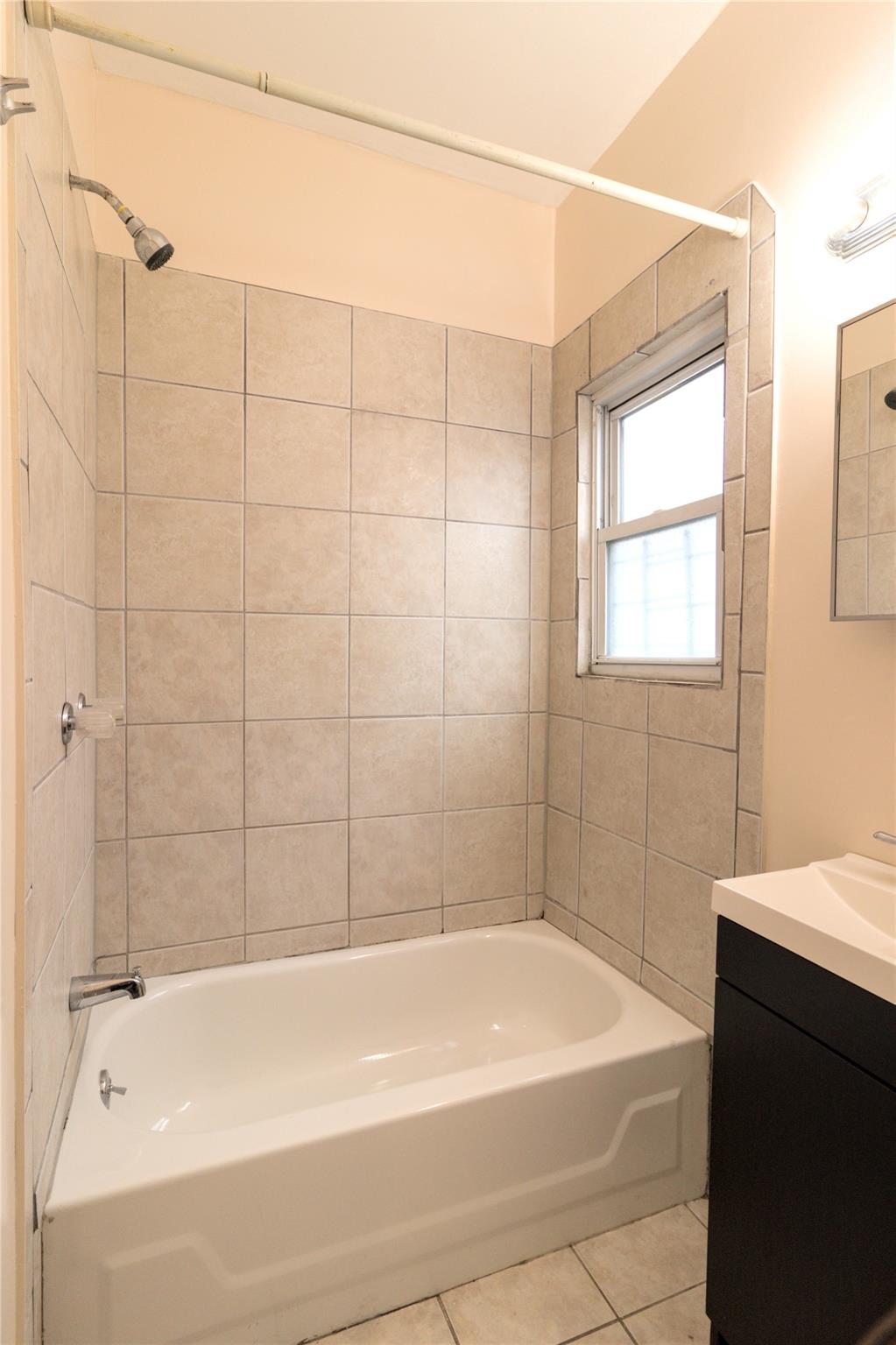 #19 photo, 10634 Sutphin Boulevard, クイーンズ区 Jamaica , NY 11435