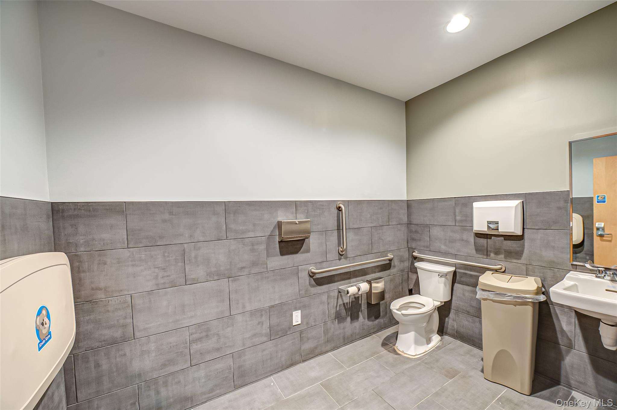 #12 photo, 24 Railroad Avenue, サフォーク郡 Patchogue , NY 11772