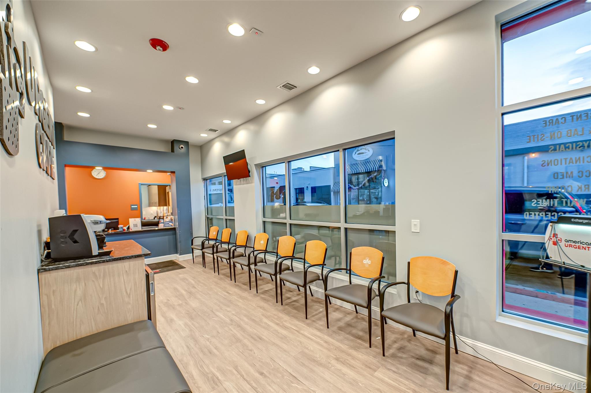 #4 photo, 24 Railroad Avenue, サフォーク郡 Patchogue , NY 11772