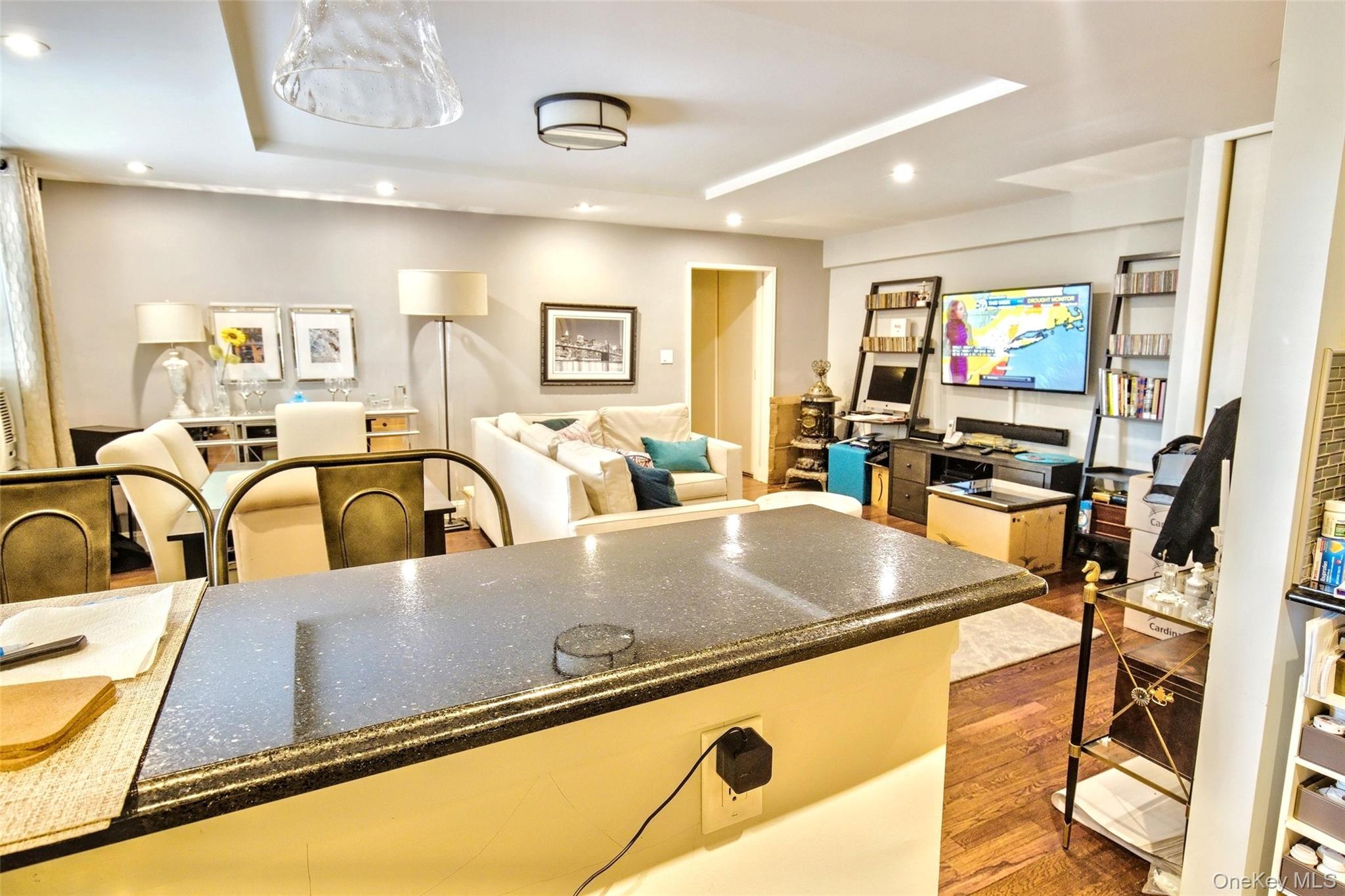 #3 photo, 105-25 67th Avenue, クイーンズ区 Forest Hills , NY 11375