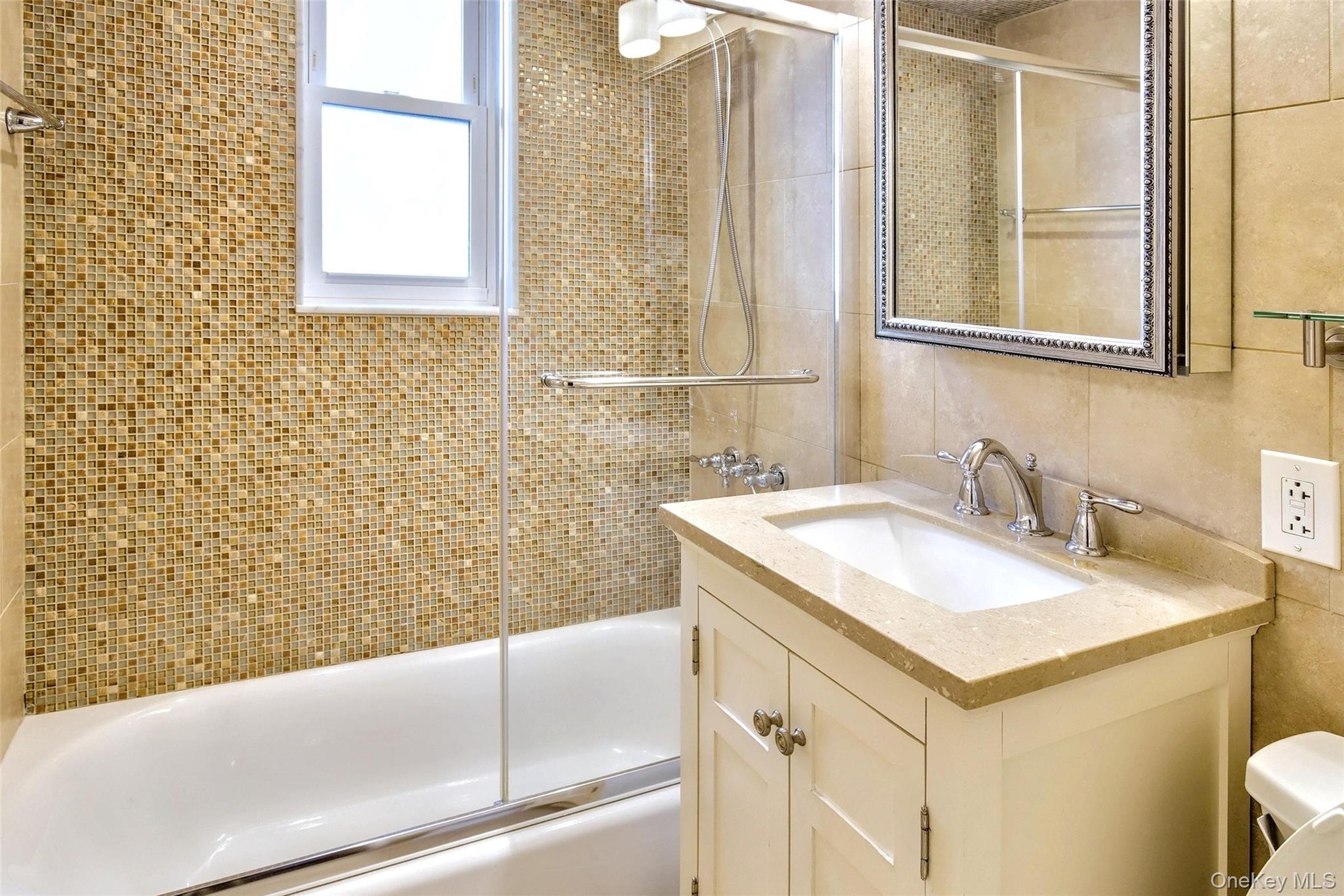 #7 photo, 105-25 67th Avenue, クイーンズ区 Forest Hills , NY 11375