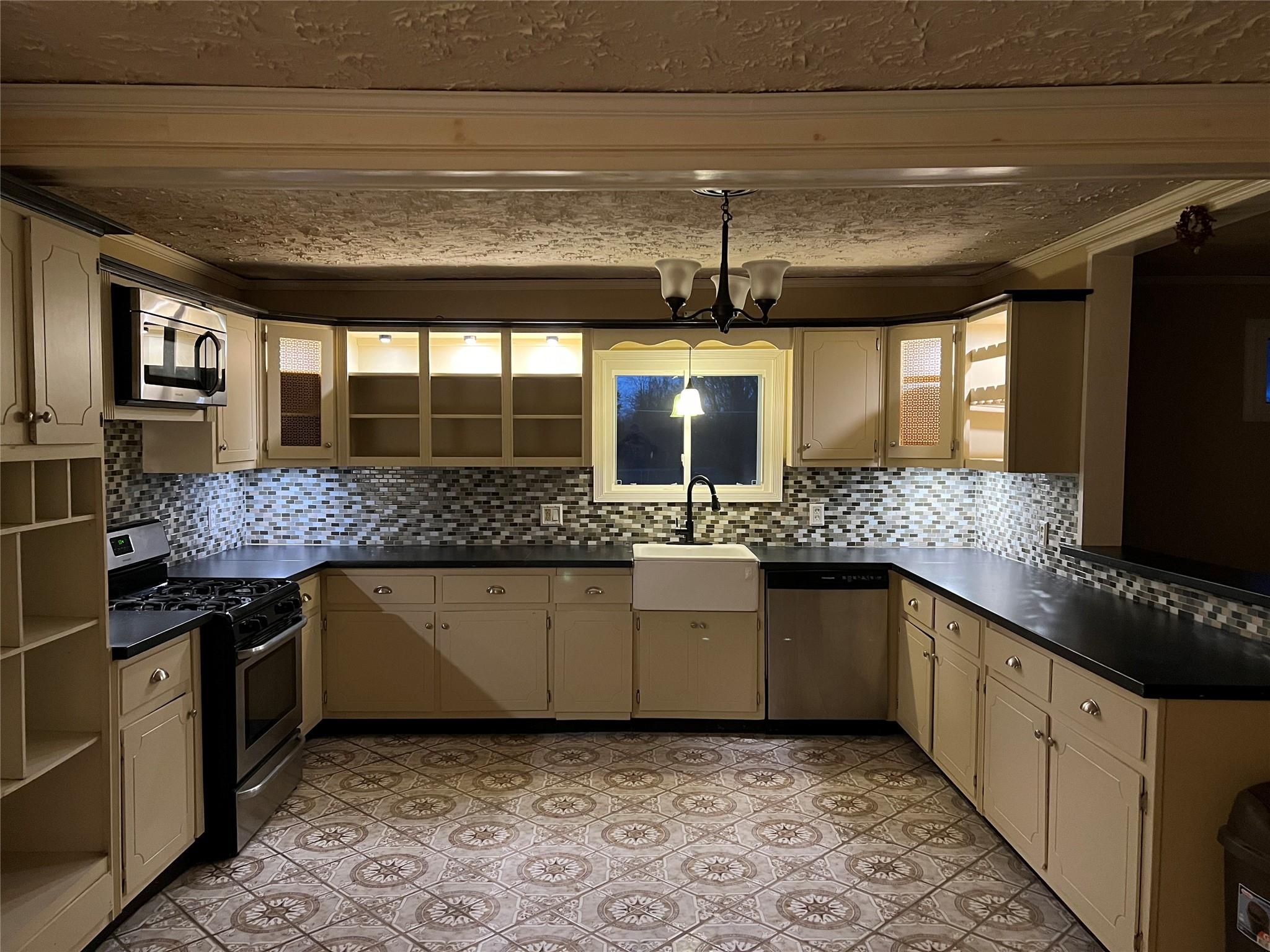 #18 photo, 631 State Route 17K, Montgomery , NY 12549