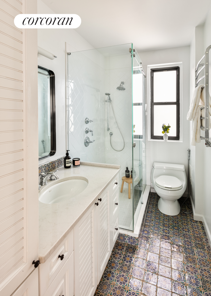 #9 photo, 99 E 4TH Street, マンハッタン East Village , NY 10003