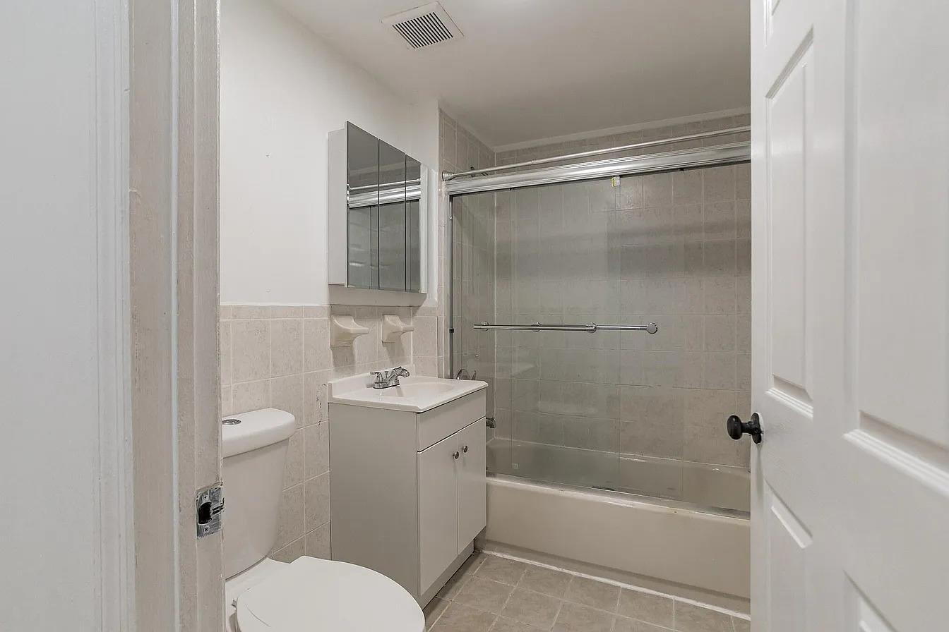 #4 photo, 2655 Briggs Avenue, Bronx , NY 10458