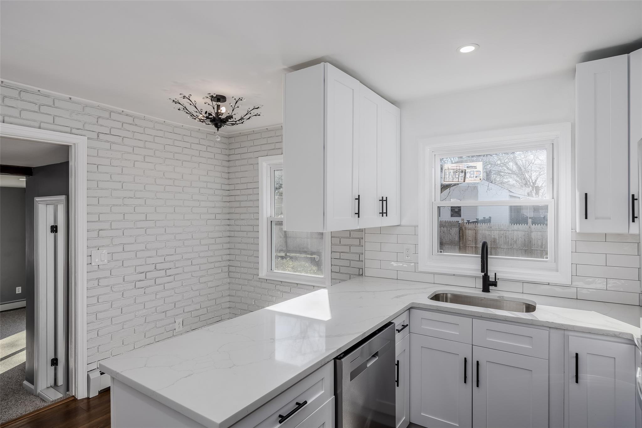 #12 photo, 340 Westchester Avenue, サフォーク郡 West Babylon , NY 11704