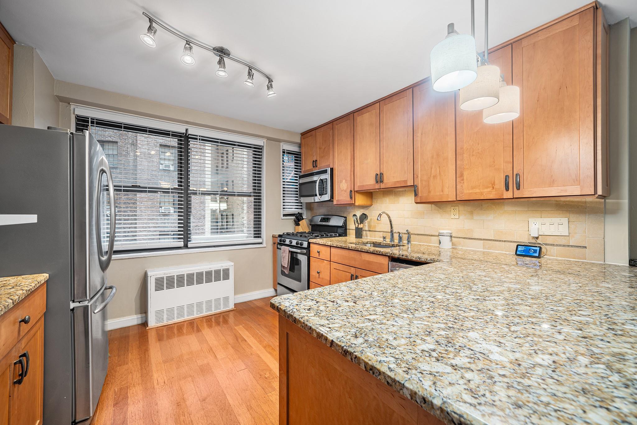 #10 photo, 305 E 40th Street, マンハッタン New York (Manhattan) , NY 10016