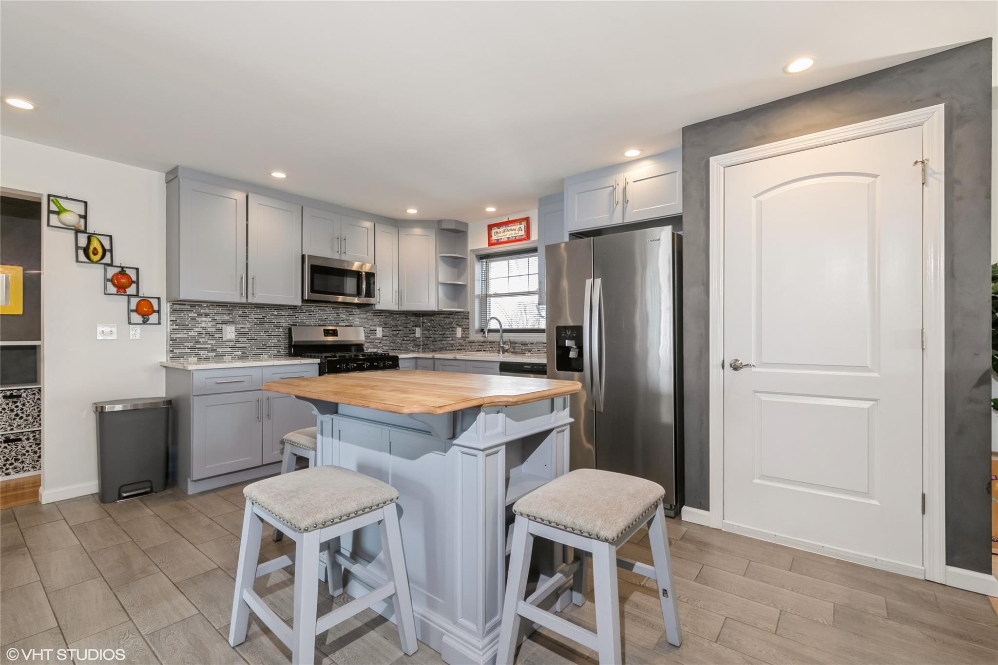 #10 photo, 4100 Youngs Avenue, 東長島 Southold , NY 11971