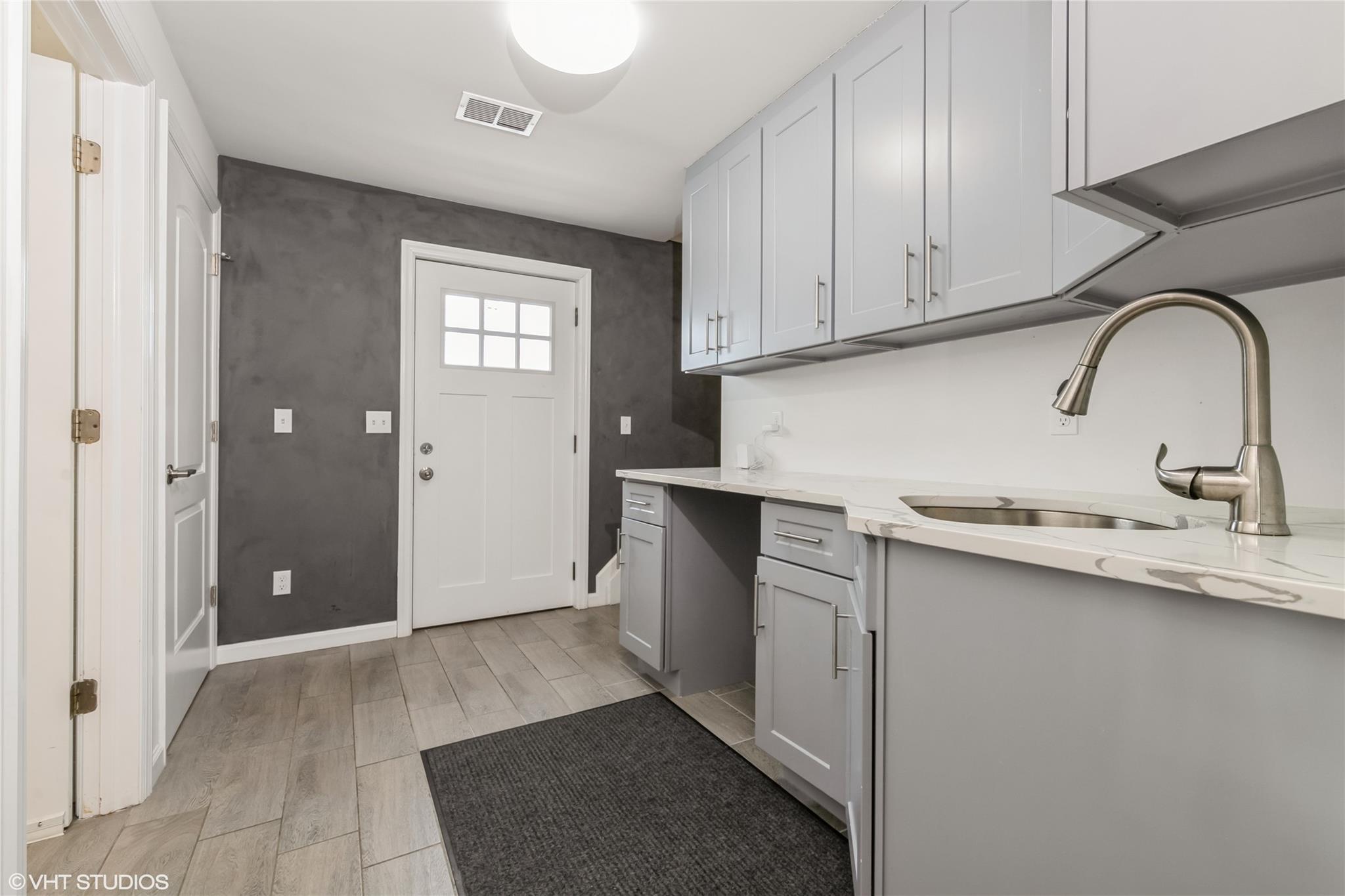 #13 photo, 4100 Youngs Avenue, 東長島 Southold , NY 11971