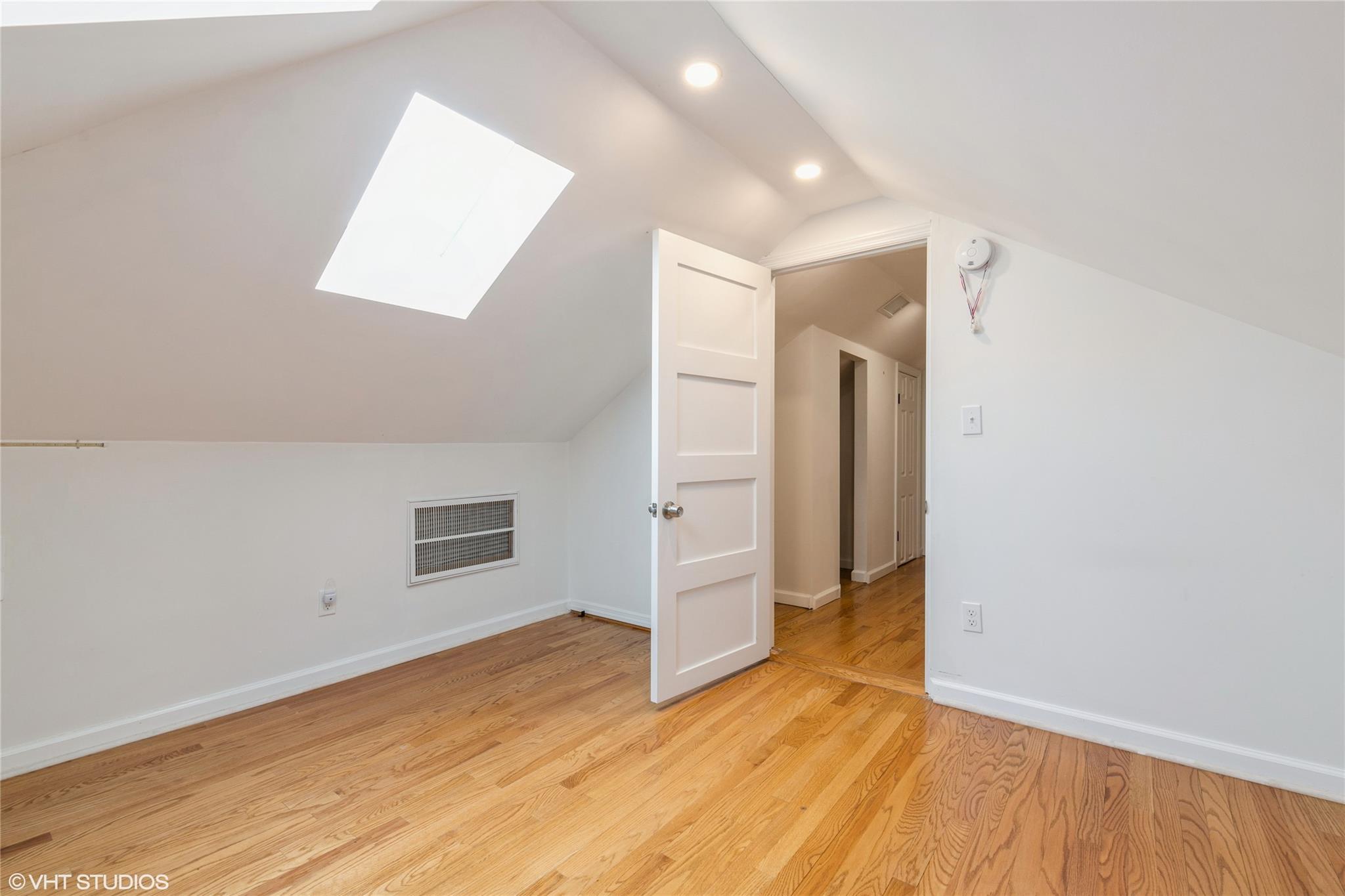 #16 photo, 4100 Youngs Avenue, 東長島 Southold , NY 11971