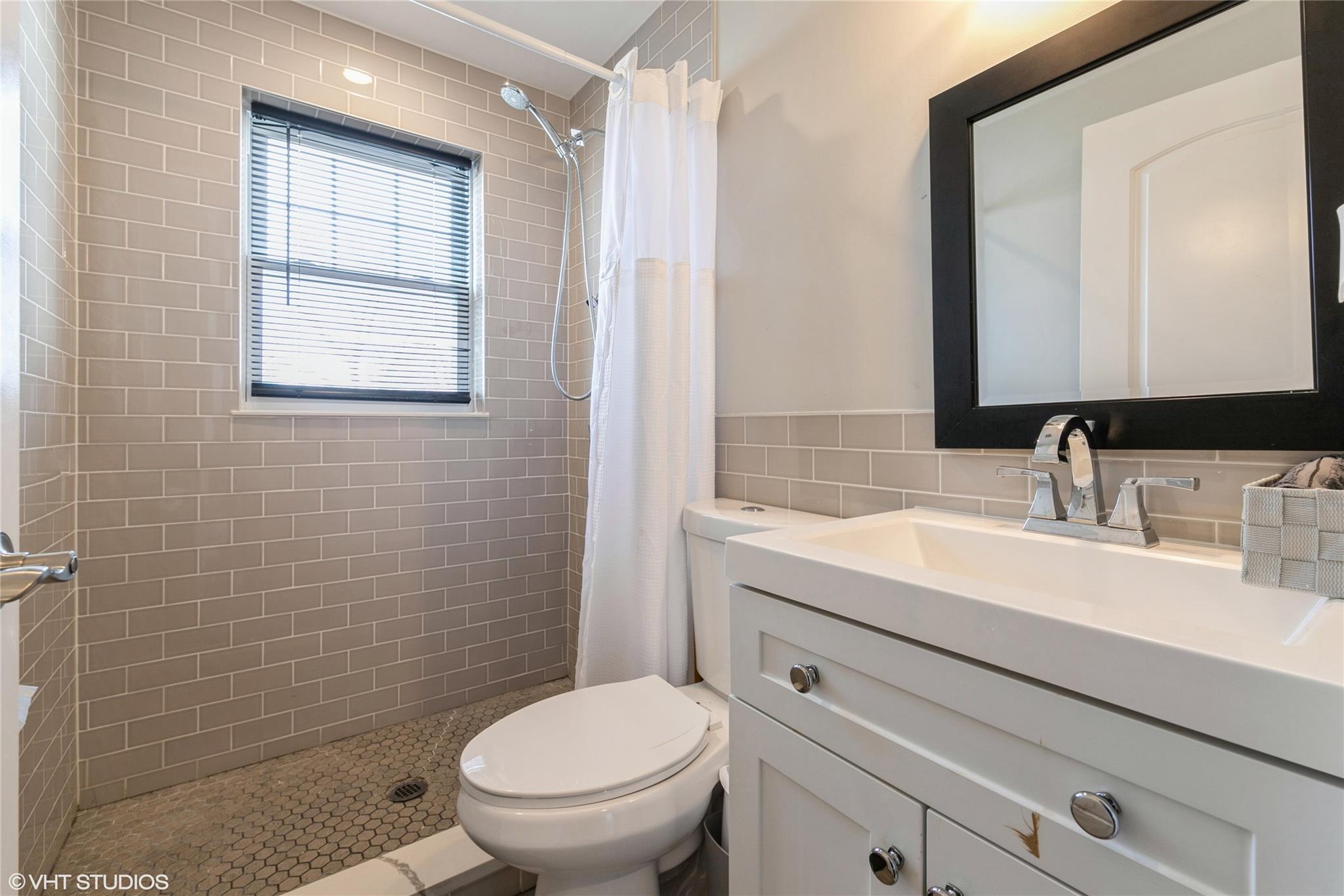 #19 photo, 4100 Youngs Avenue, 東長島 Southold , NY 11971