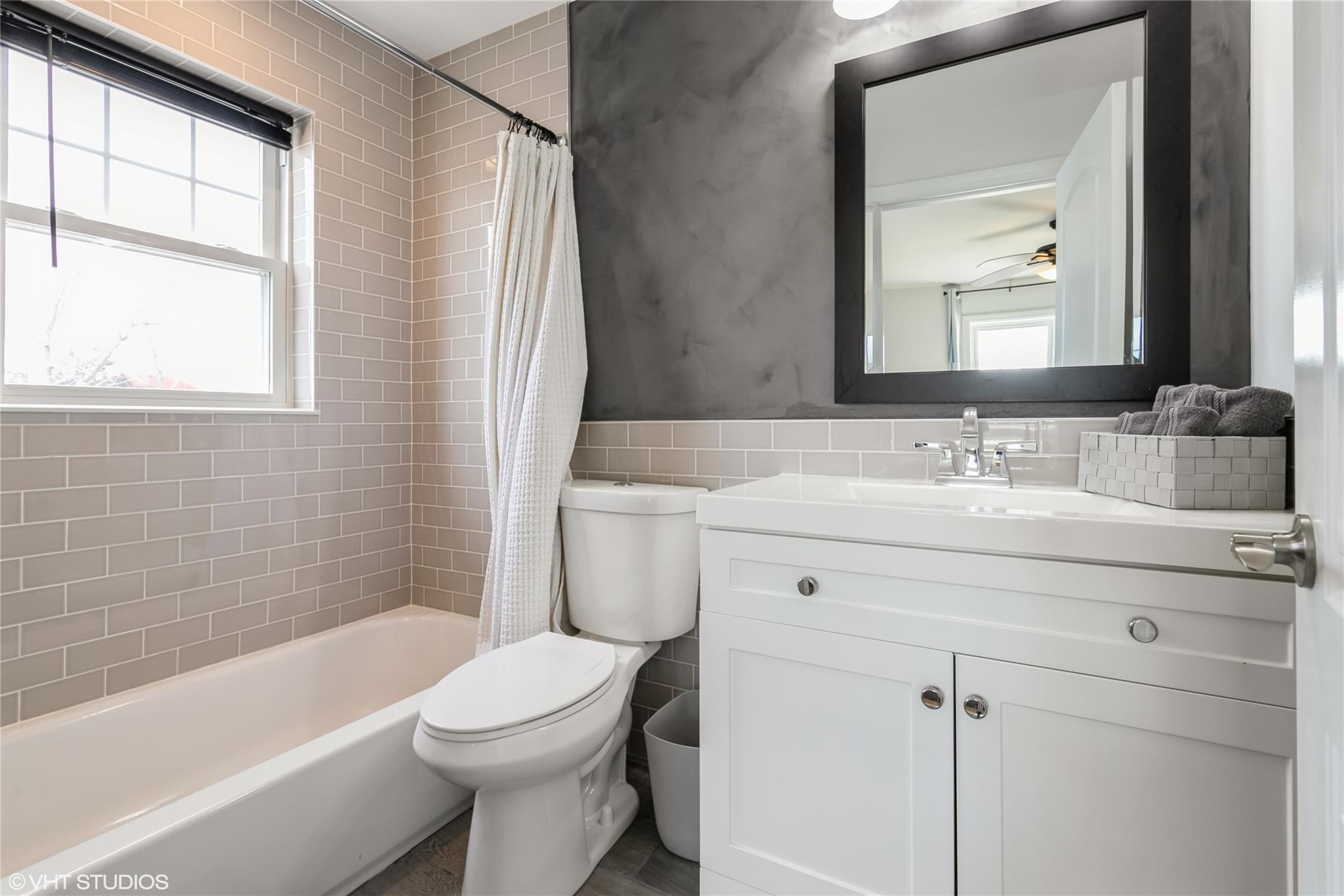 #9 photo, 4100 Youngs Avenue, 東長島 Southold , NY 11971