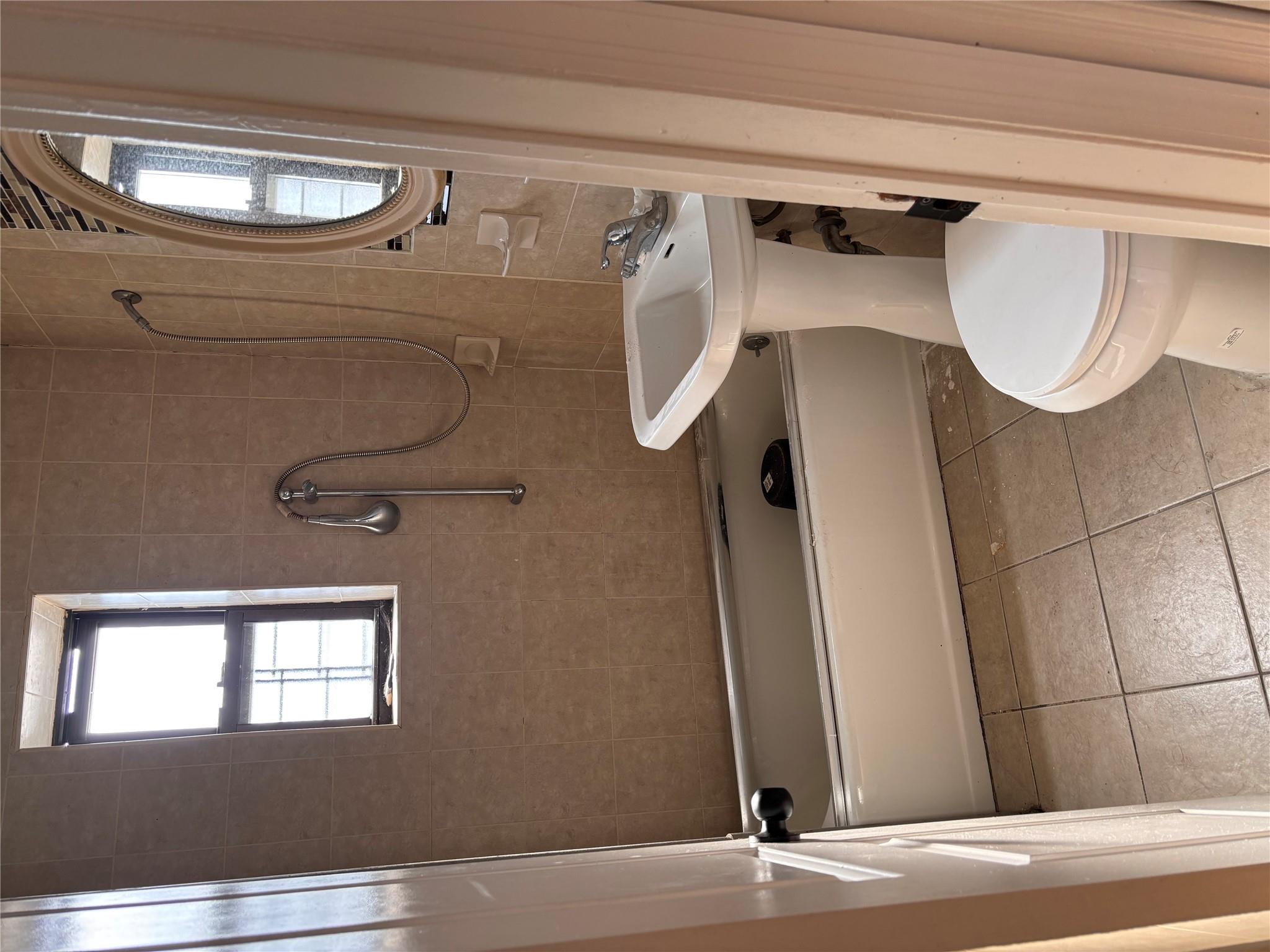 #4 photo, 84-16 Elmhurst Avenue, クイーンズ区 Elmhurst , NY 11373