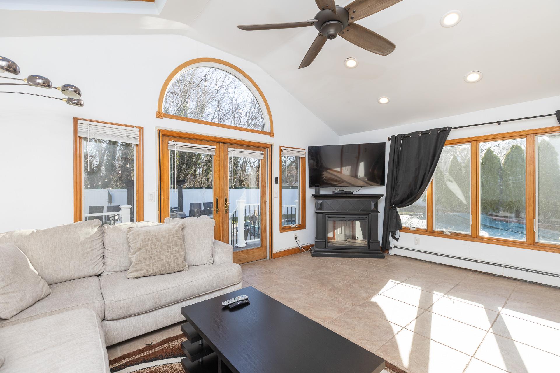 #10 photo, 84 Riverside Avenue, サフォーク郡 Mastic Beach , NY 11951