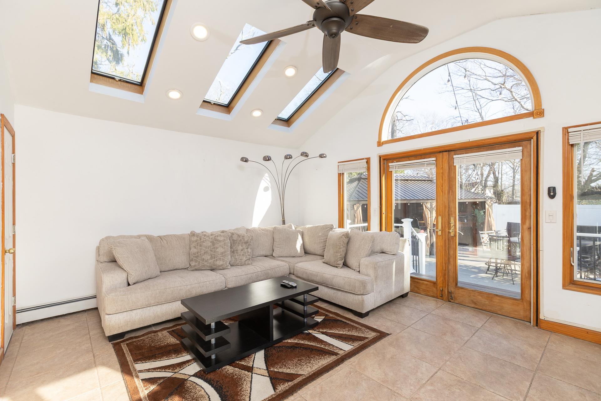 #9 photo, 84 Riverside Avenue, サフォーク郡 Mastic Beach , NY 11951