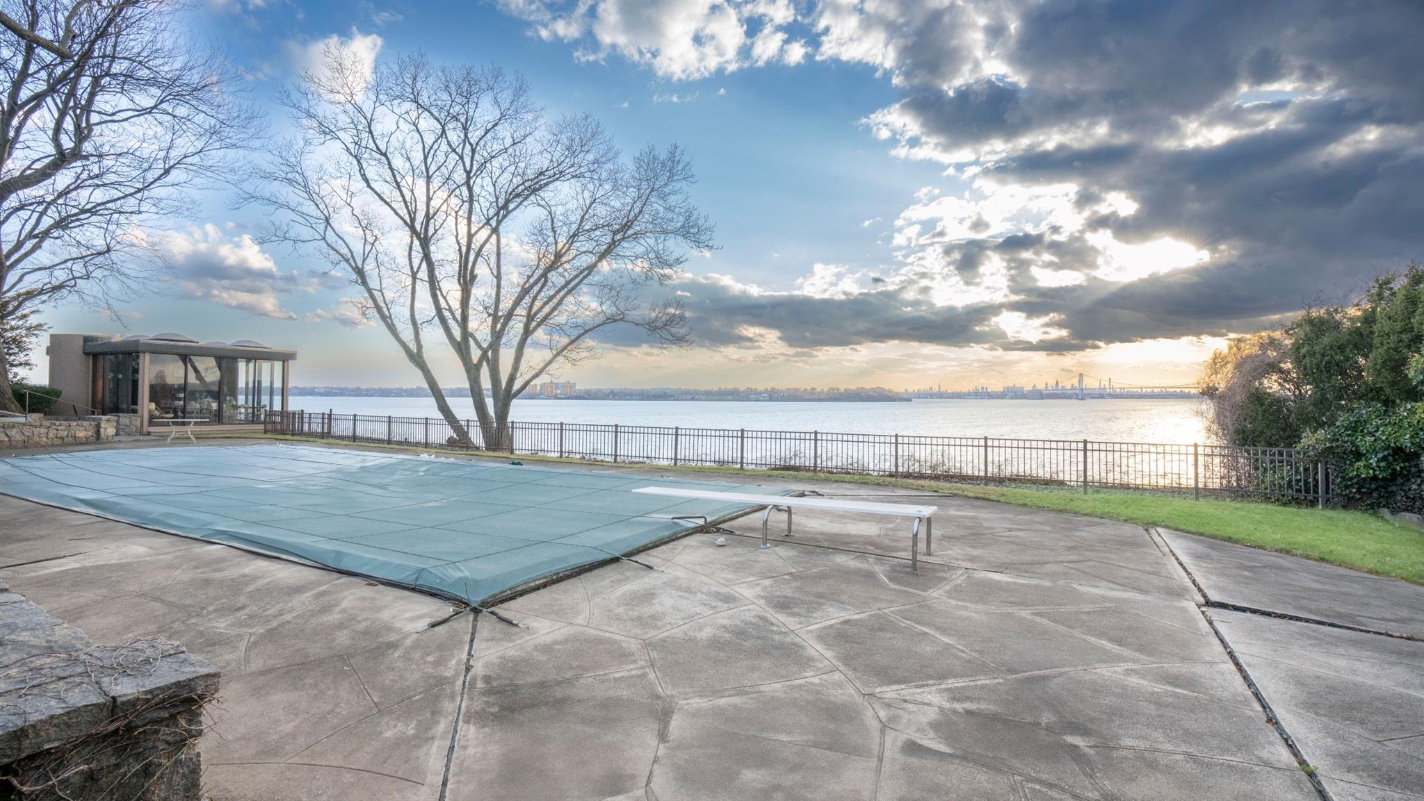 #16 photo, 20 Martin Court, גרייט נק Great Neck , NY 11024