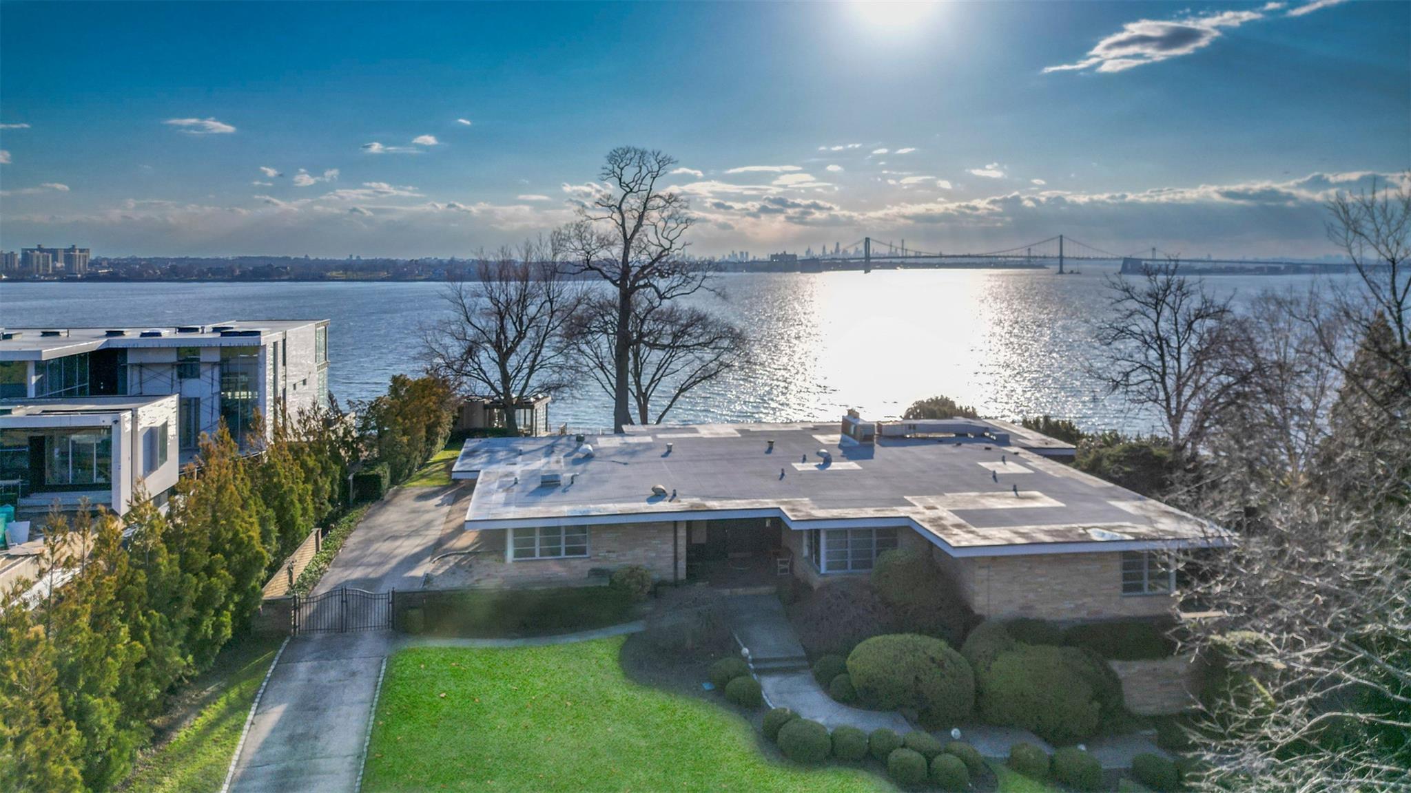 #2 photo, 20 Martin Court, גרייט נק Great Neck , NY 11024