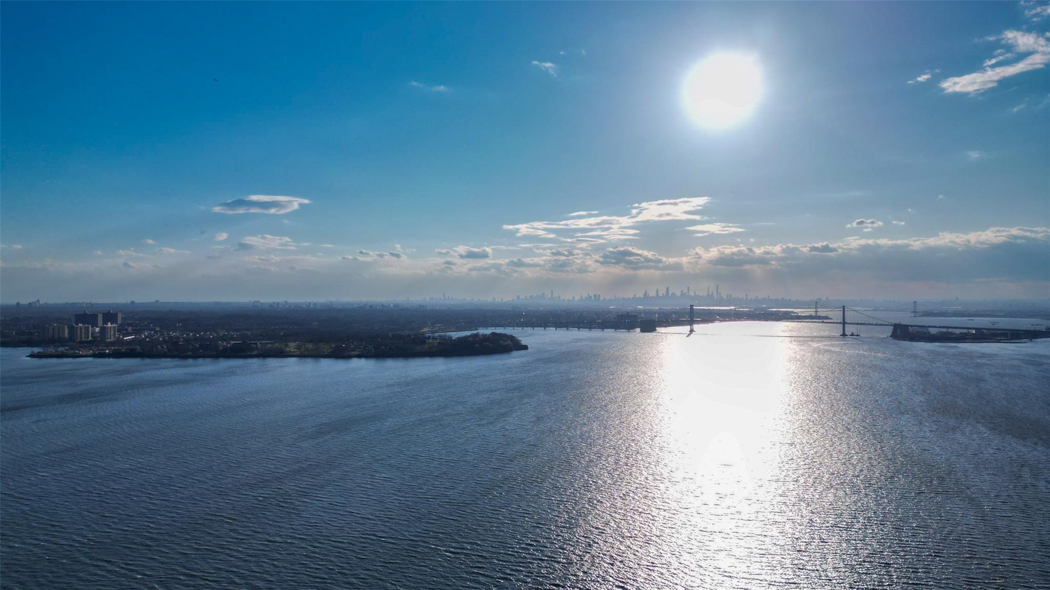 #3 photo, 20 Martin Court, גרייט נק Great Neck , NY 11024