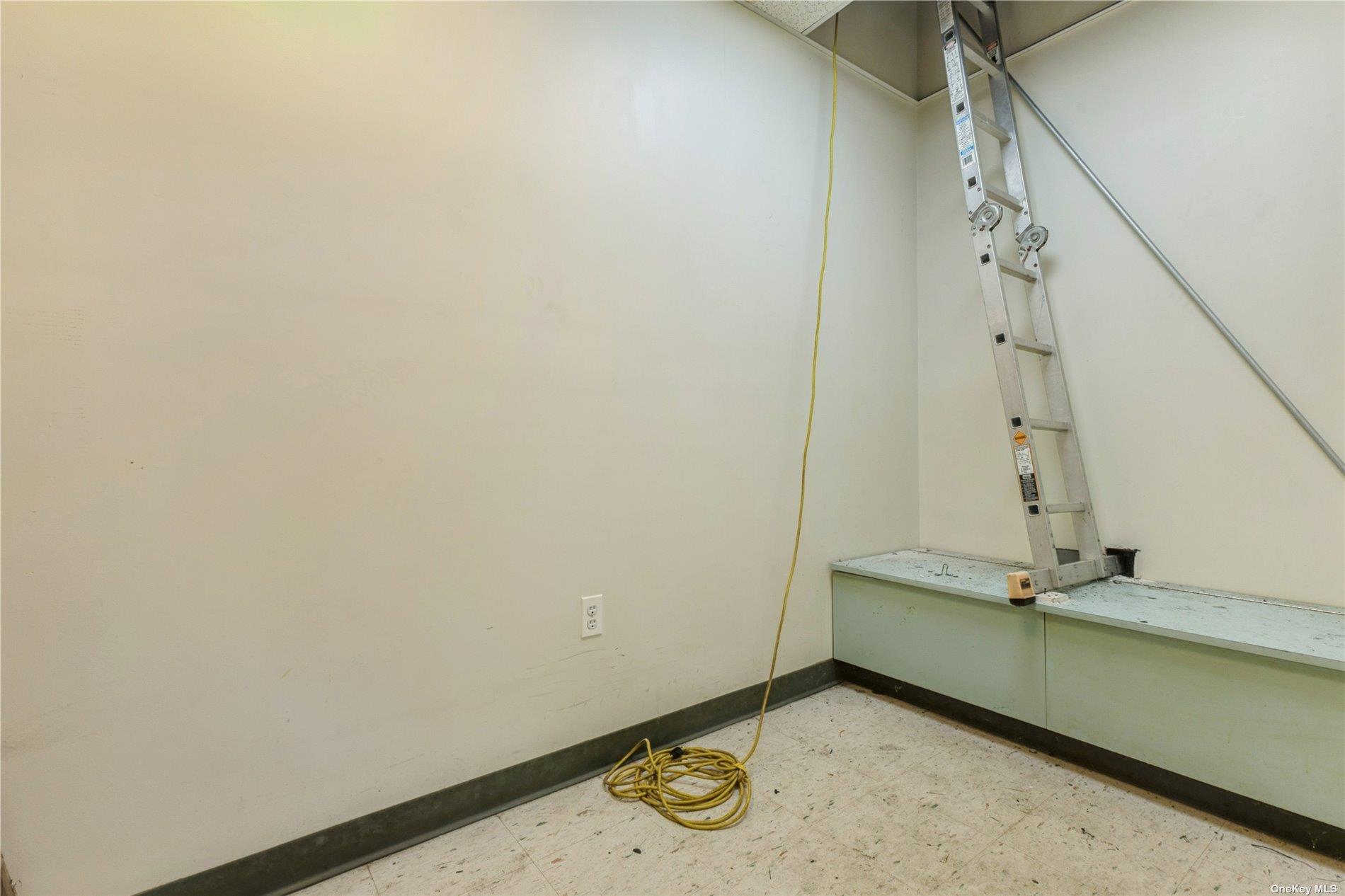 #13 photo, 92-02 Liberty Avenue, クイーンズ区 Ozone Park , NY 11417