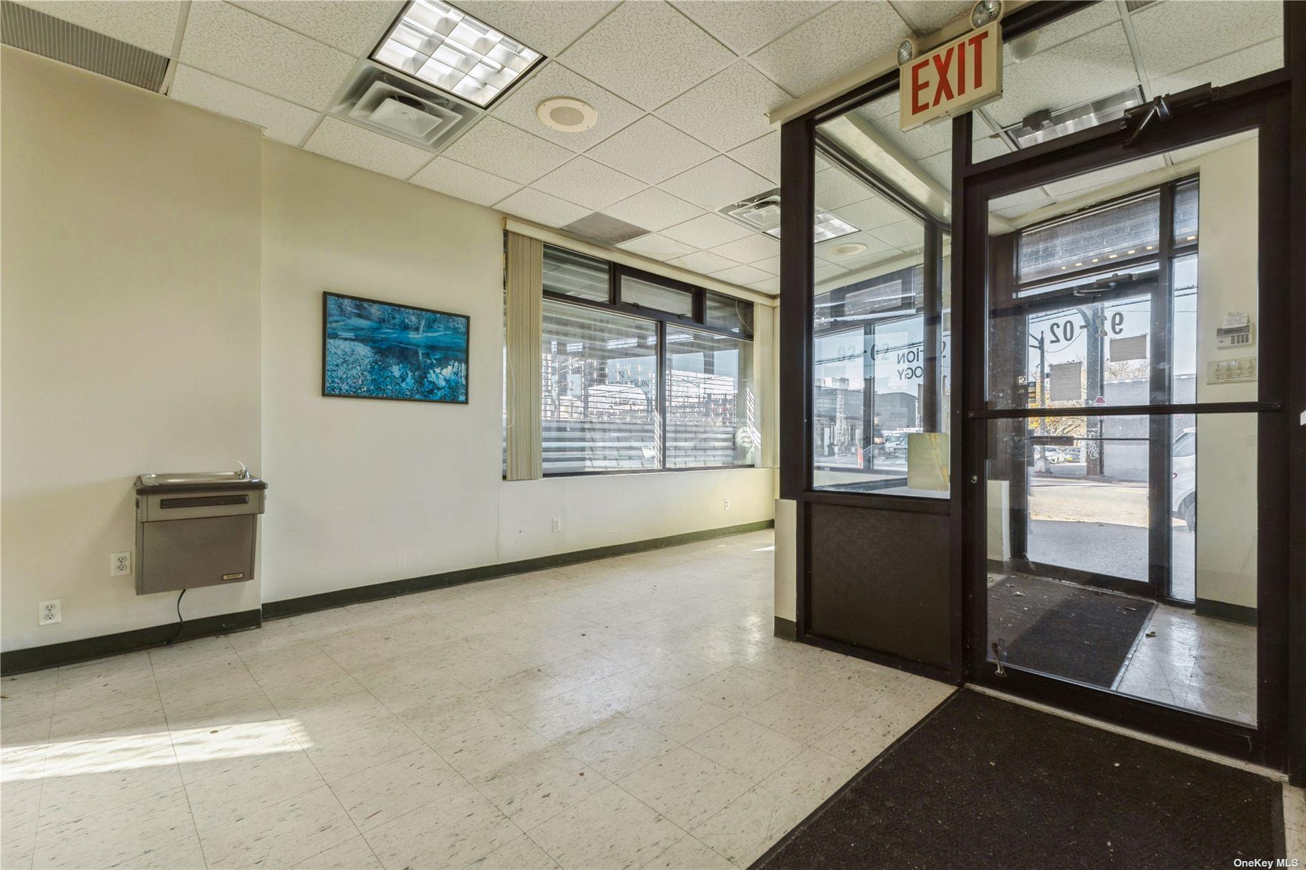 #4 photo, 92-02 Liberty Avenue, クイーンズ区 Ozone Park , NY 11417