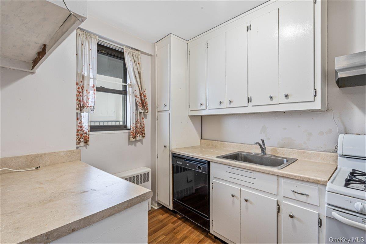 #14 photo, 90-50 Union Turnpike, Glendale , NY 11385