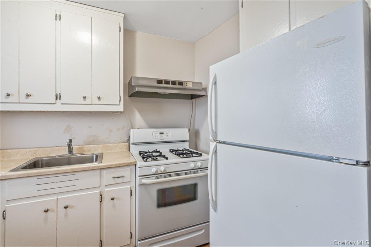 #15 photo, 90-50 Union Turnpike, Glendale , NY 11385