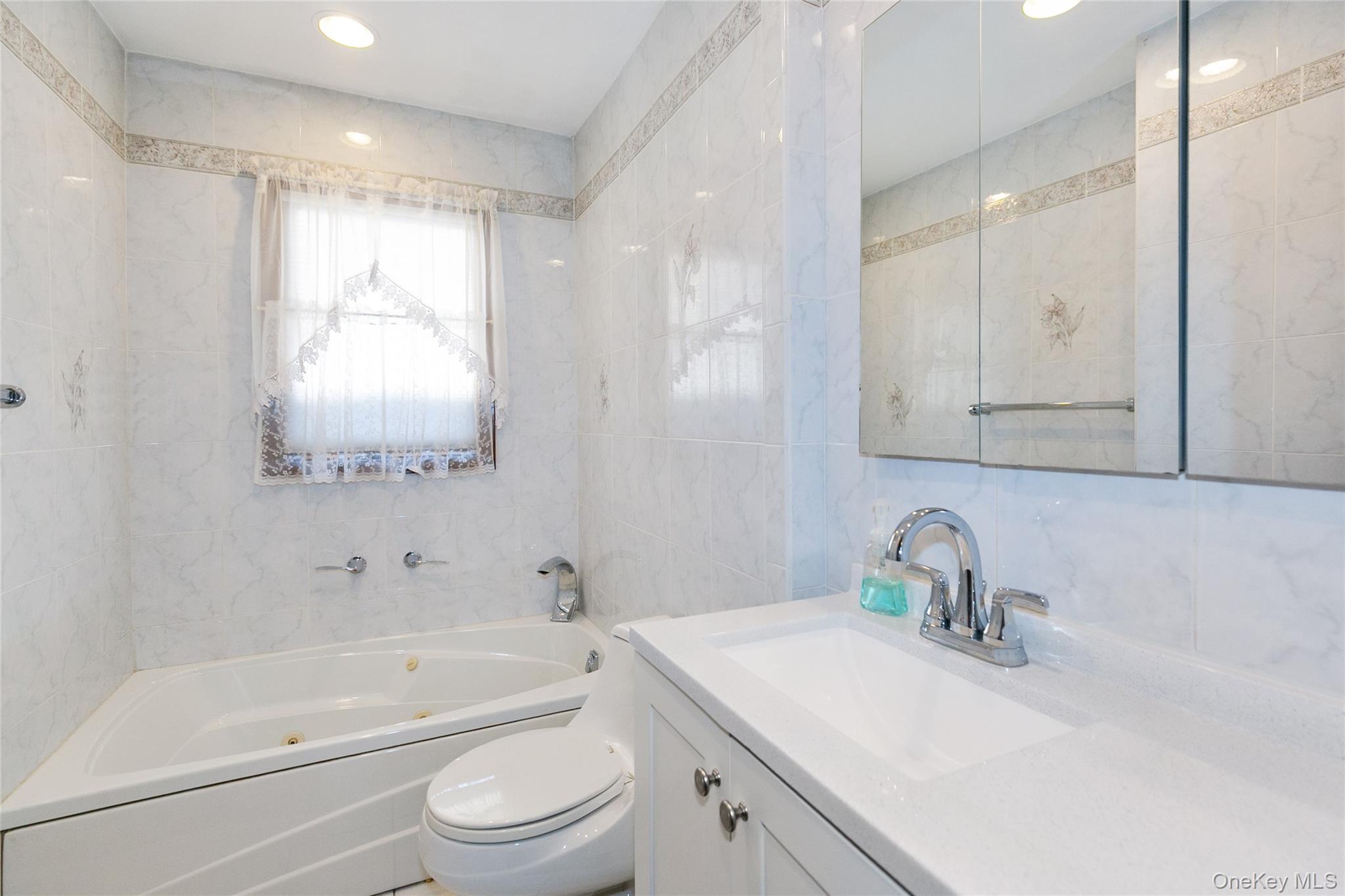 #15 photo, 254 N Richmond Avenue, 长岛 Massapequa , NY 11758