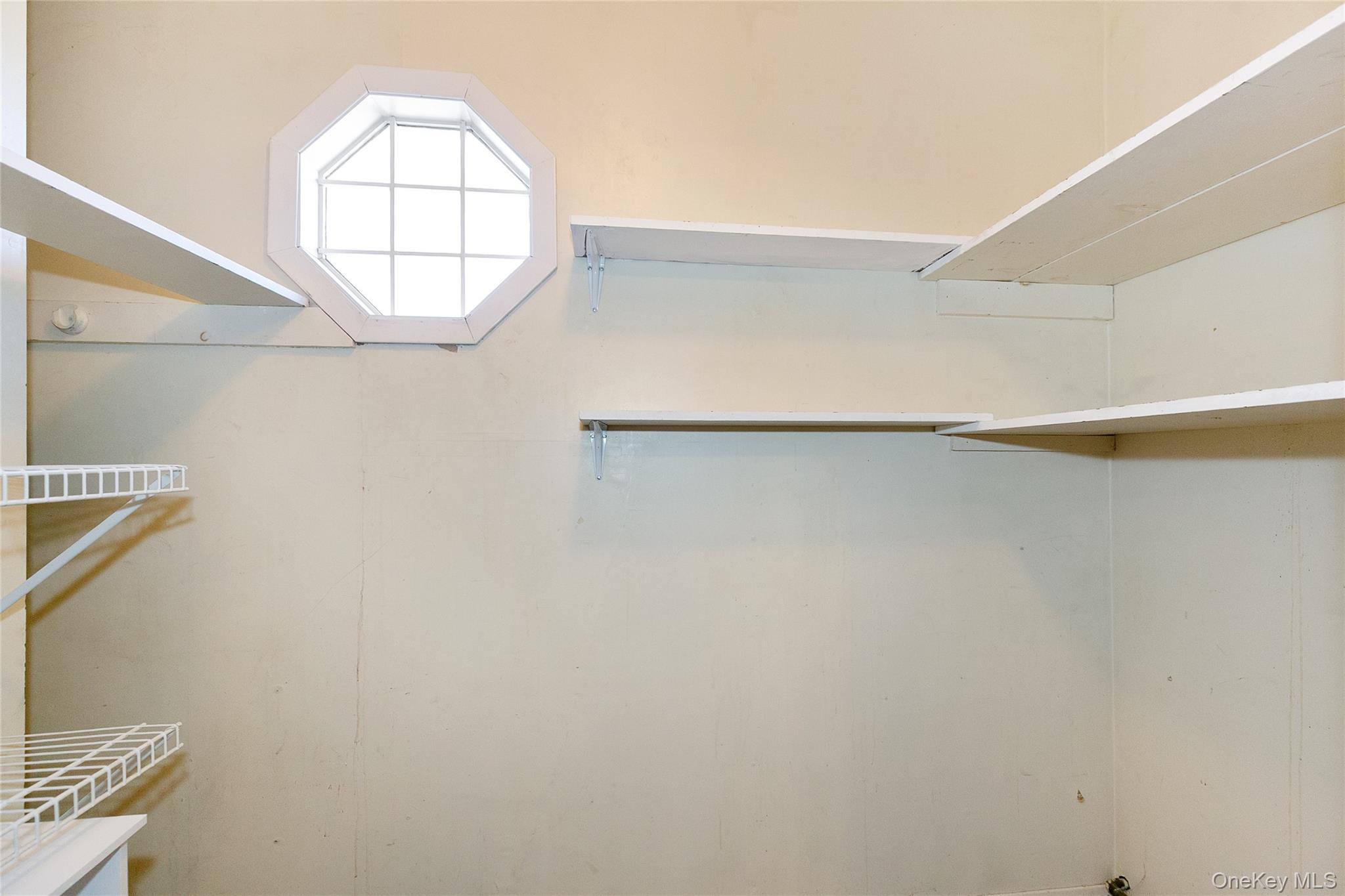 #6 photo, 254 N Richmond Avenue, 长岛 Massapequa , NY 11758