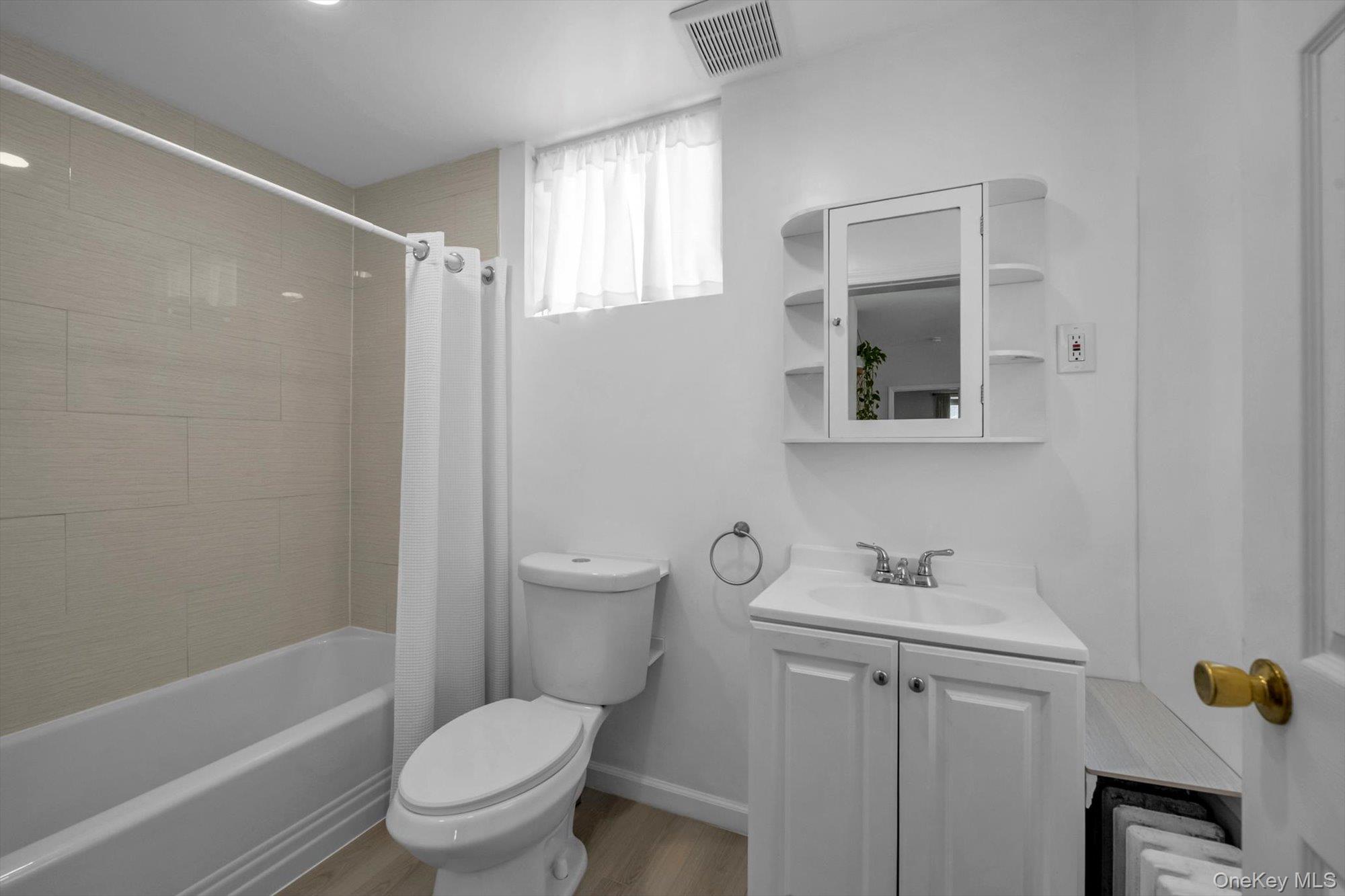 #15 photo, 39-25 Murray Street, クイーンズ区 Flushing , NY 11354