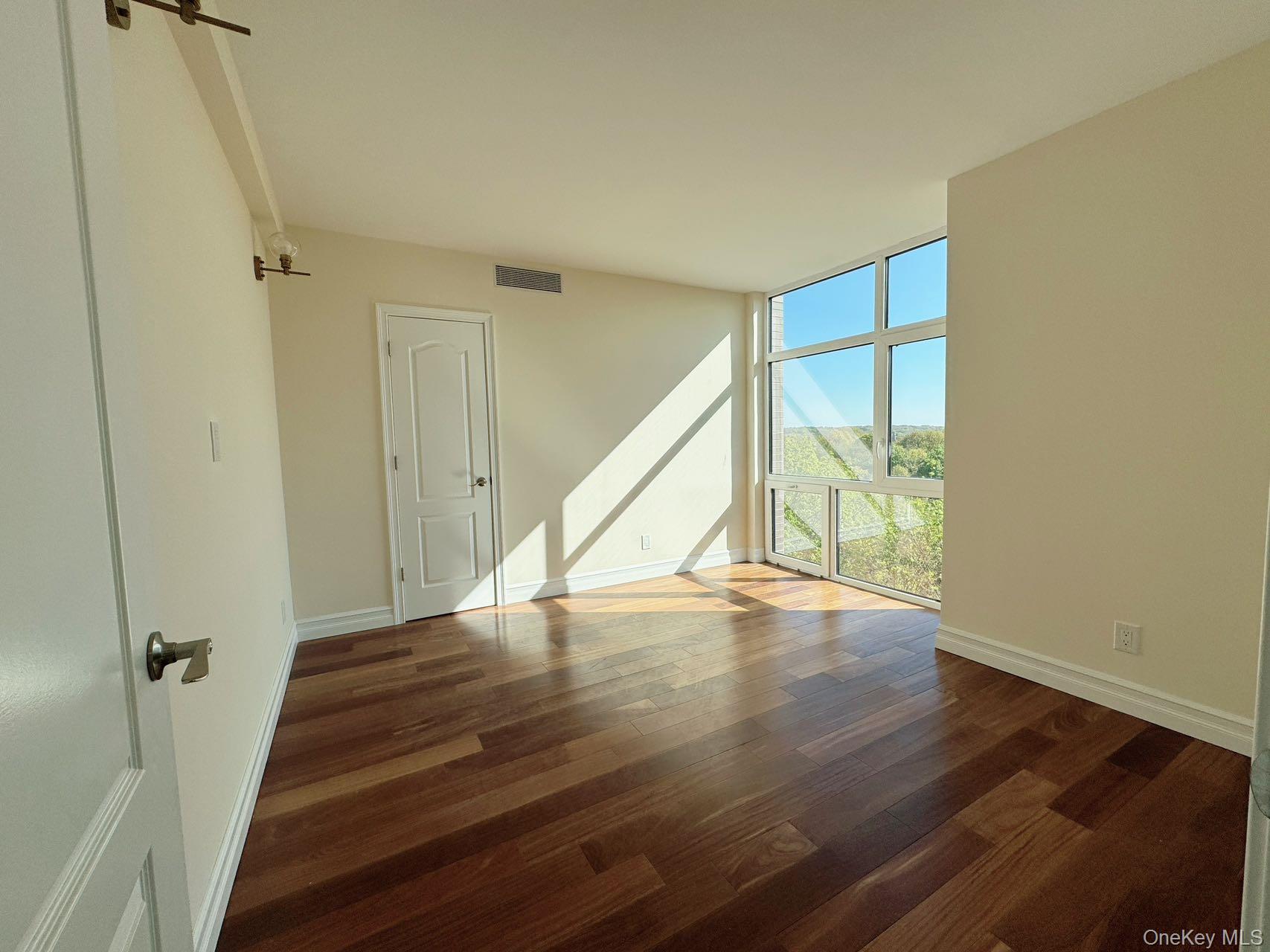 #7 photo, 65-18 Austin St, クイーンズ区 Rego Park , NY 11374