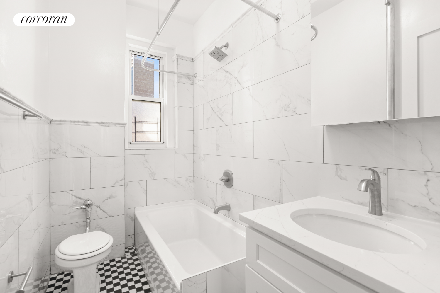 #7 photo, 720 W 173RD Street, マンハッタン Washington Heights , NY 10032