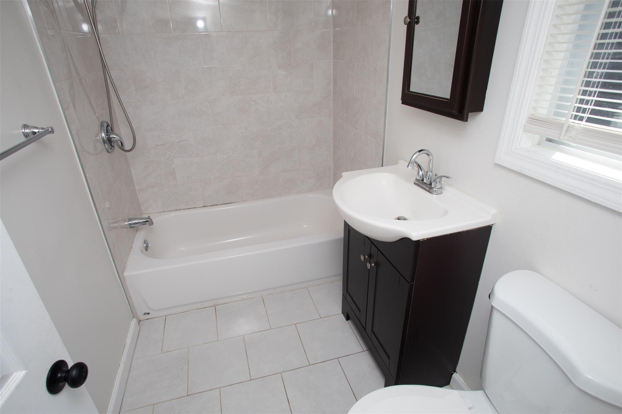 #19 photo, 4A Ralph Avenue, サフォーク郡 Brentwood , NY 11717