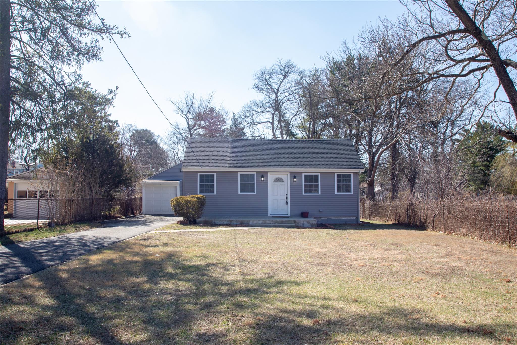 #2 photo, 4A Ralph Avenue, サフォーク郡 Brentwood , NY 11717