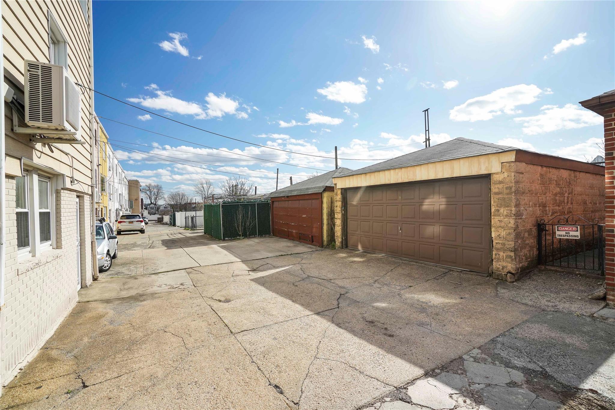 #4 photo, 53-24 66 Street, Maspeth , NY 11378