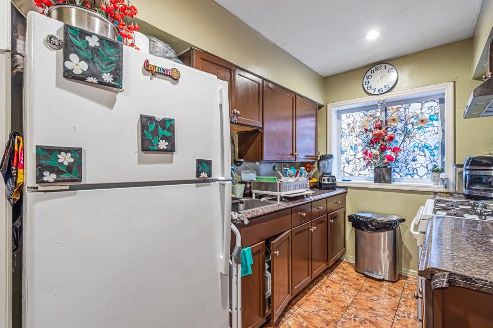 #12 photo, 8003 32nd Avenue, קווינס East Elmhurst , NY 11370